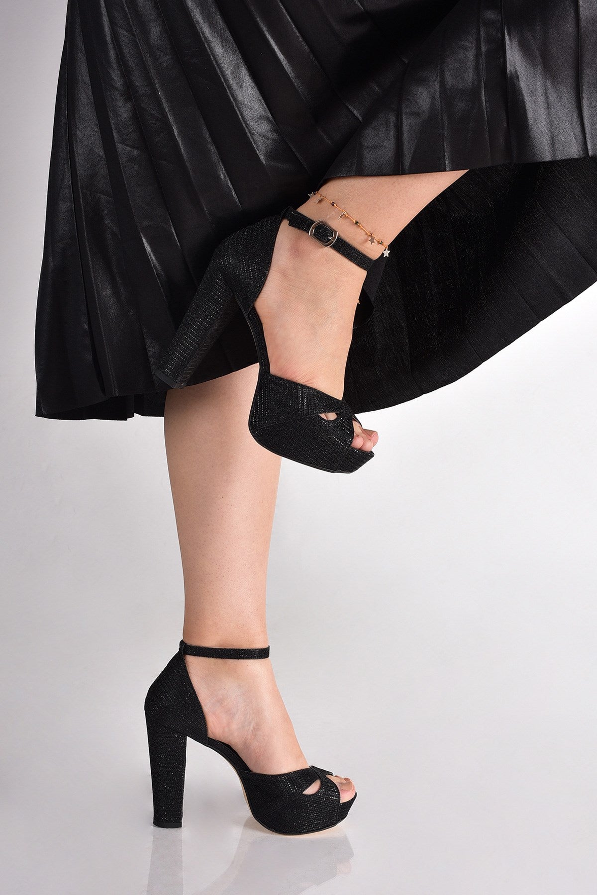 Beatriz Siyah Simli Platformlu Abiye Ayakkabı