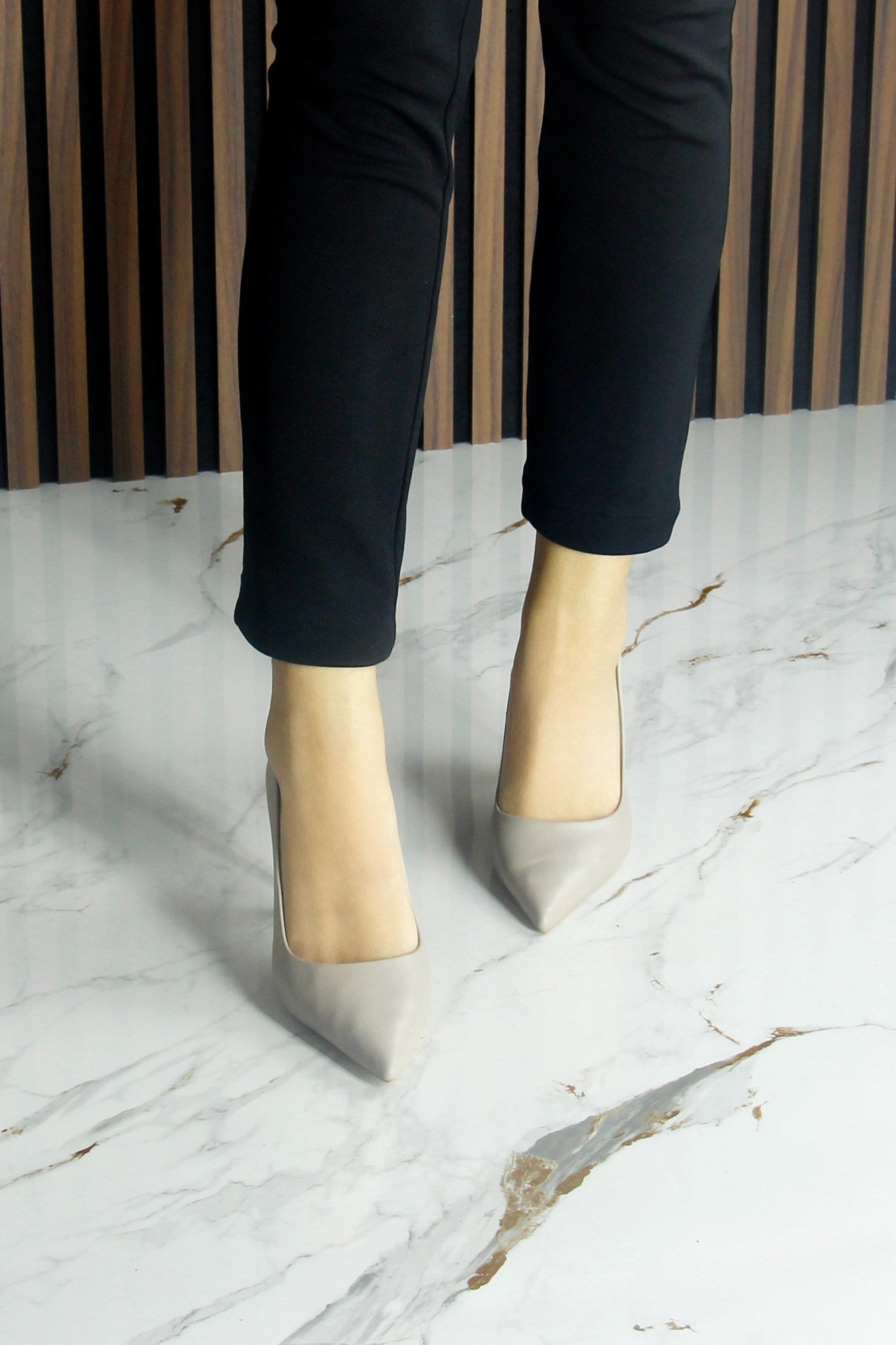 Suzanna Vizon Hakiki Dana Derisi Sivri Burun Klasik İnce Topuklu Ayakkabı