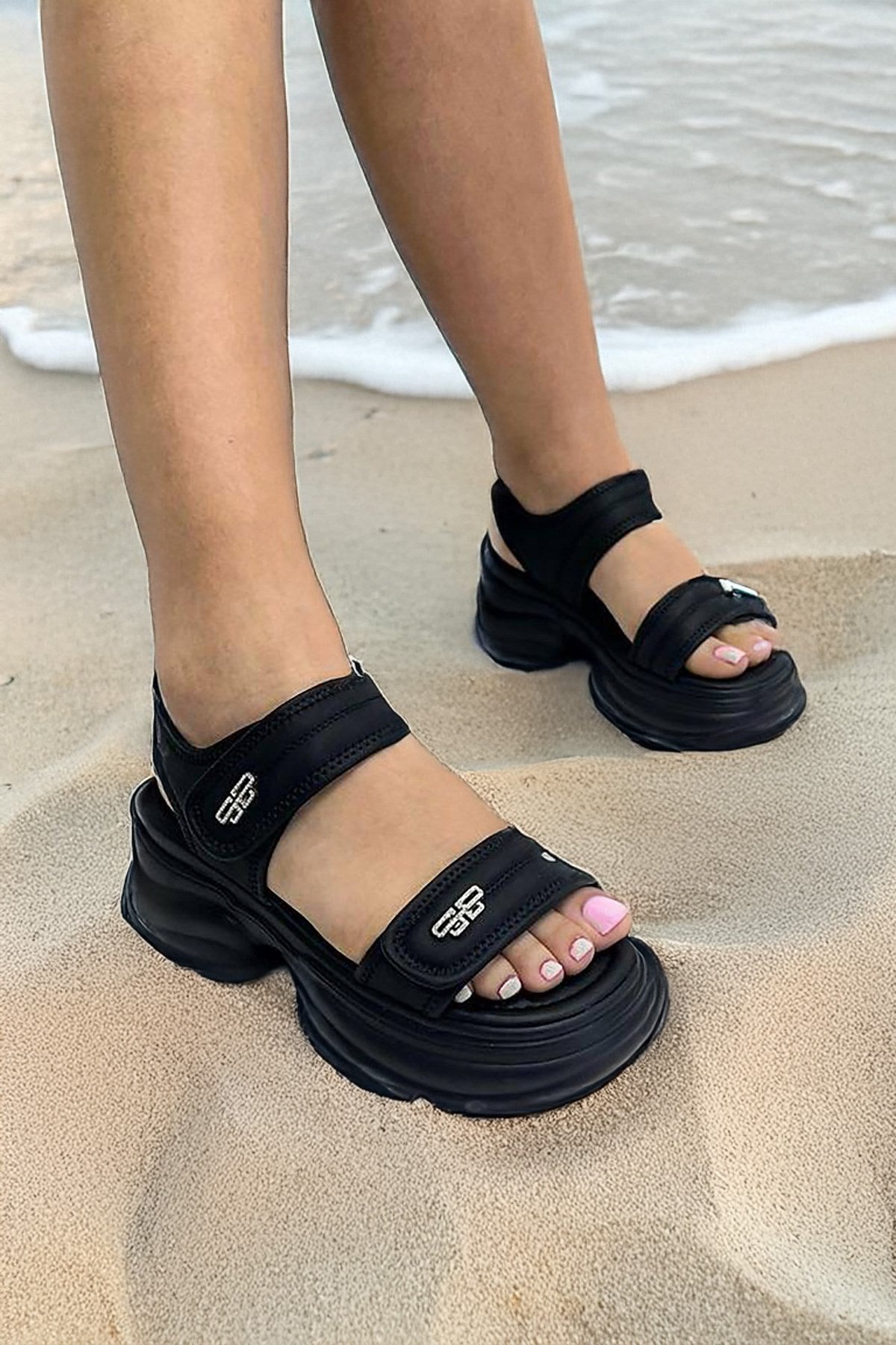 [7030] Siyah Kristal Taşlı Çift Cırt Cırt Bantlı Platform Sandalet