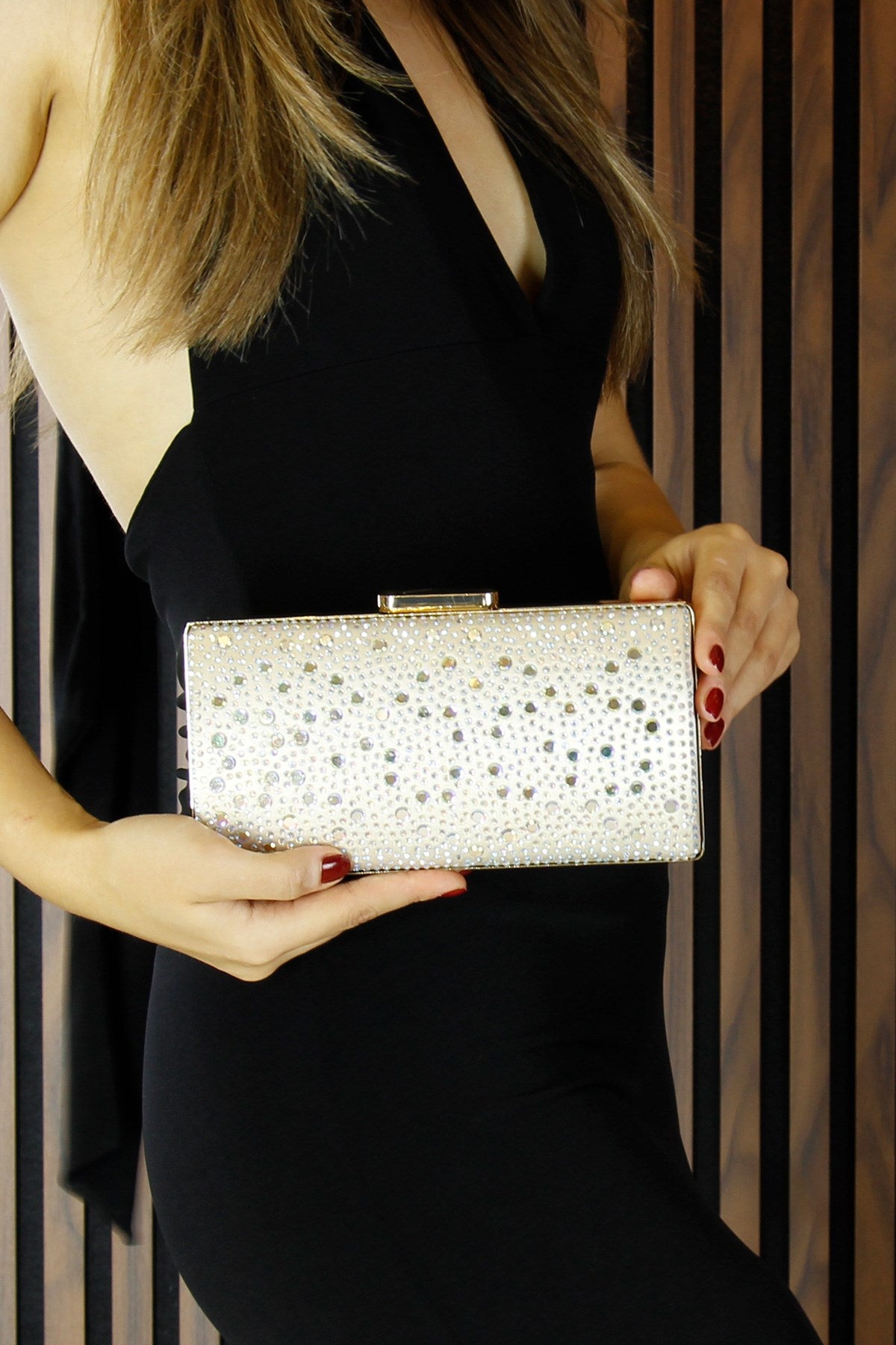 (ES0022AC) Ten Saten Damla Kristal Taşlı Metal Saplı Zincirli Abiye El Çantası