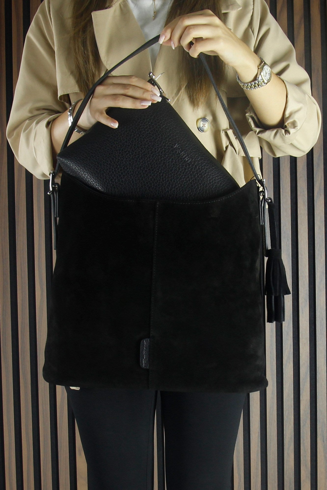 (VSN5016OC) Siyah Hakiki Dana Süet Püsküllü Manyetik Kapaklı Büyük Boy Günlük Omuz Çantası ve El Çantası