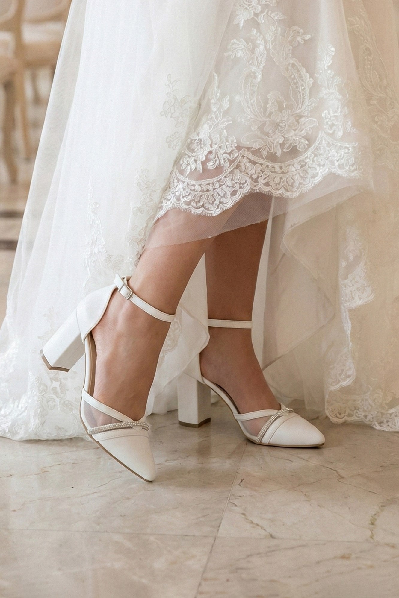 Molly Beyaz Vegan Sivri Burun Taşlı Fileli Kalın Topuklu Abiye Gelin Ayakkabısı