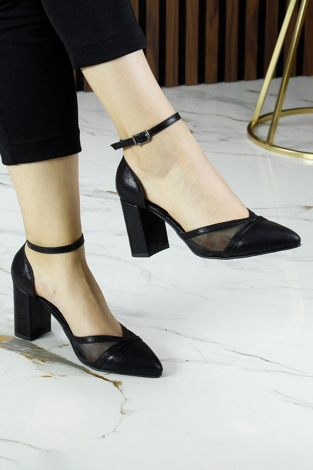Diana Siyah Sıvama Fileli Bantlı Sivri Burun Kalın Topuklu Klasik Ayakkabı
