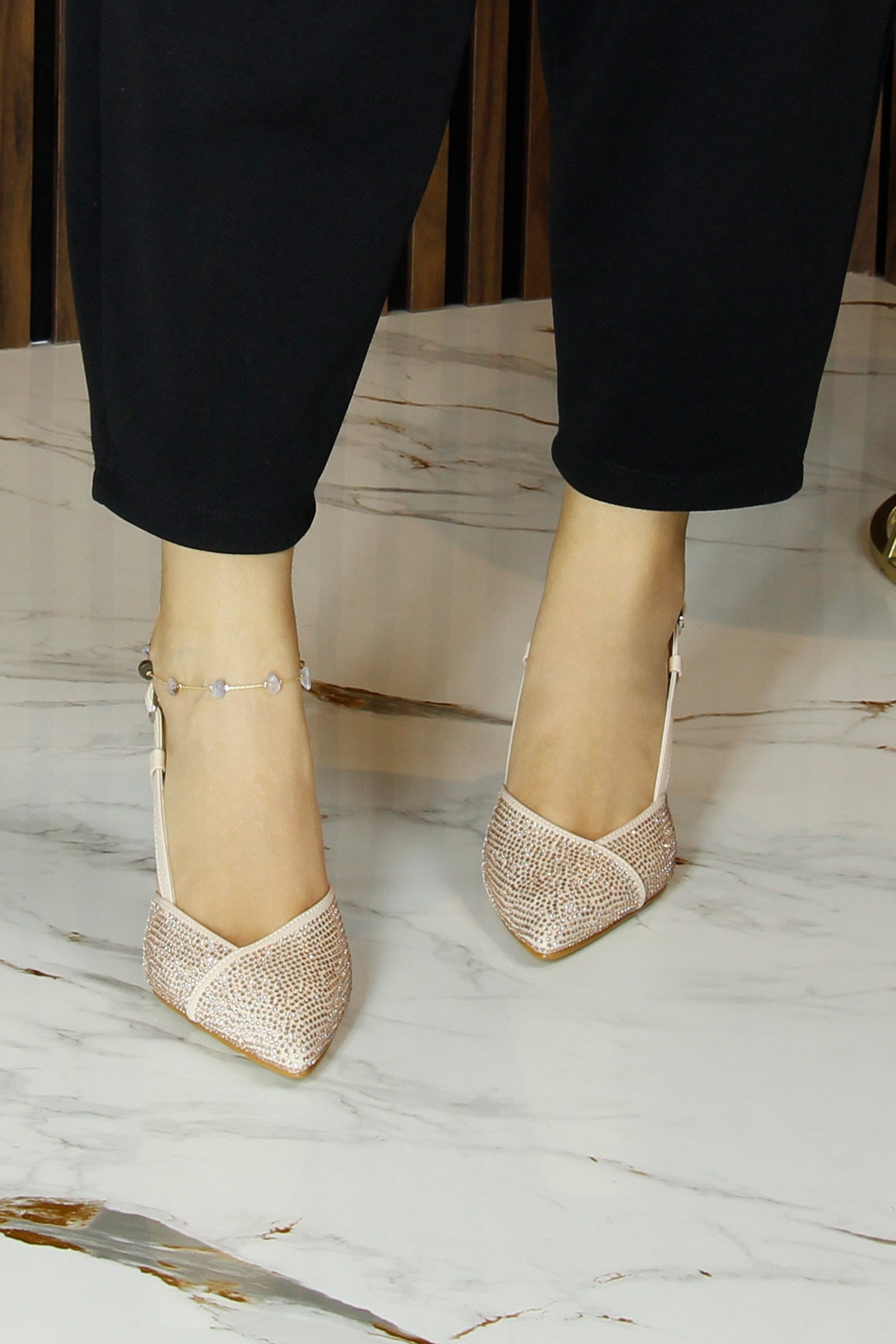 Sacha Exclusive Ten Krep Taşlı Arkası Açık Sivri Burun İnce Topuklu Abiye Ayakkabı