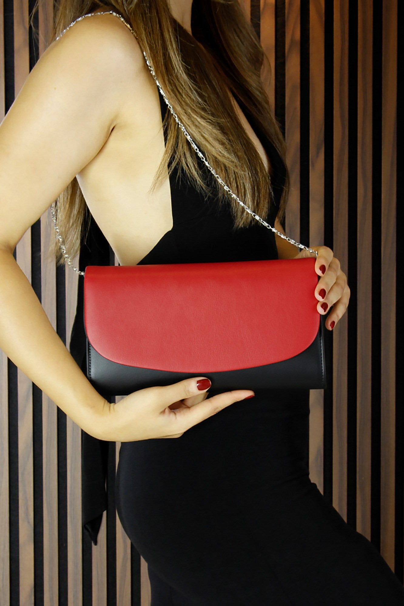 (ES0018AC) Siyah Kırmızı Vegan Zincir Askılı Manyetik Kapaklı Zarif Abiye El Çantası