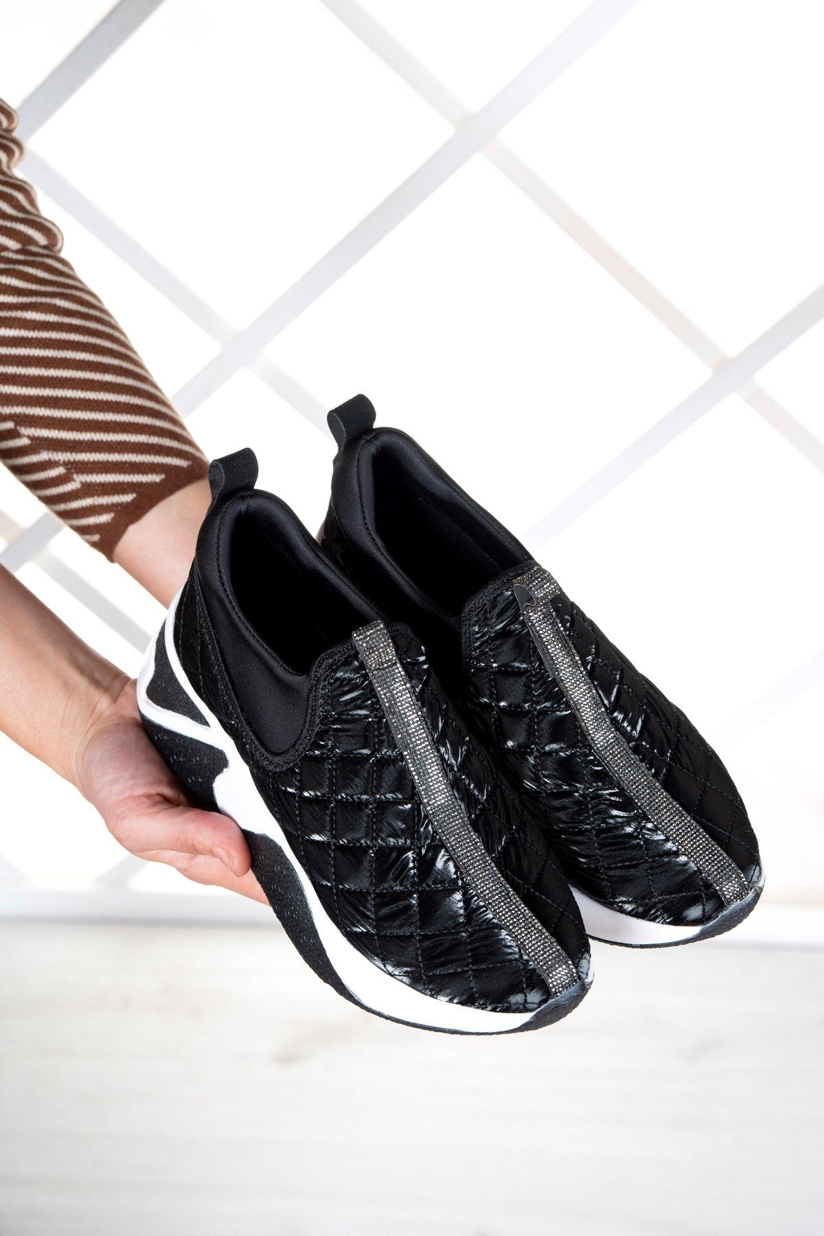 Cleopatra Siyah Baklava Desenli Taşlı Sneaker