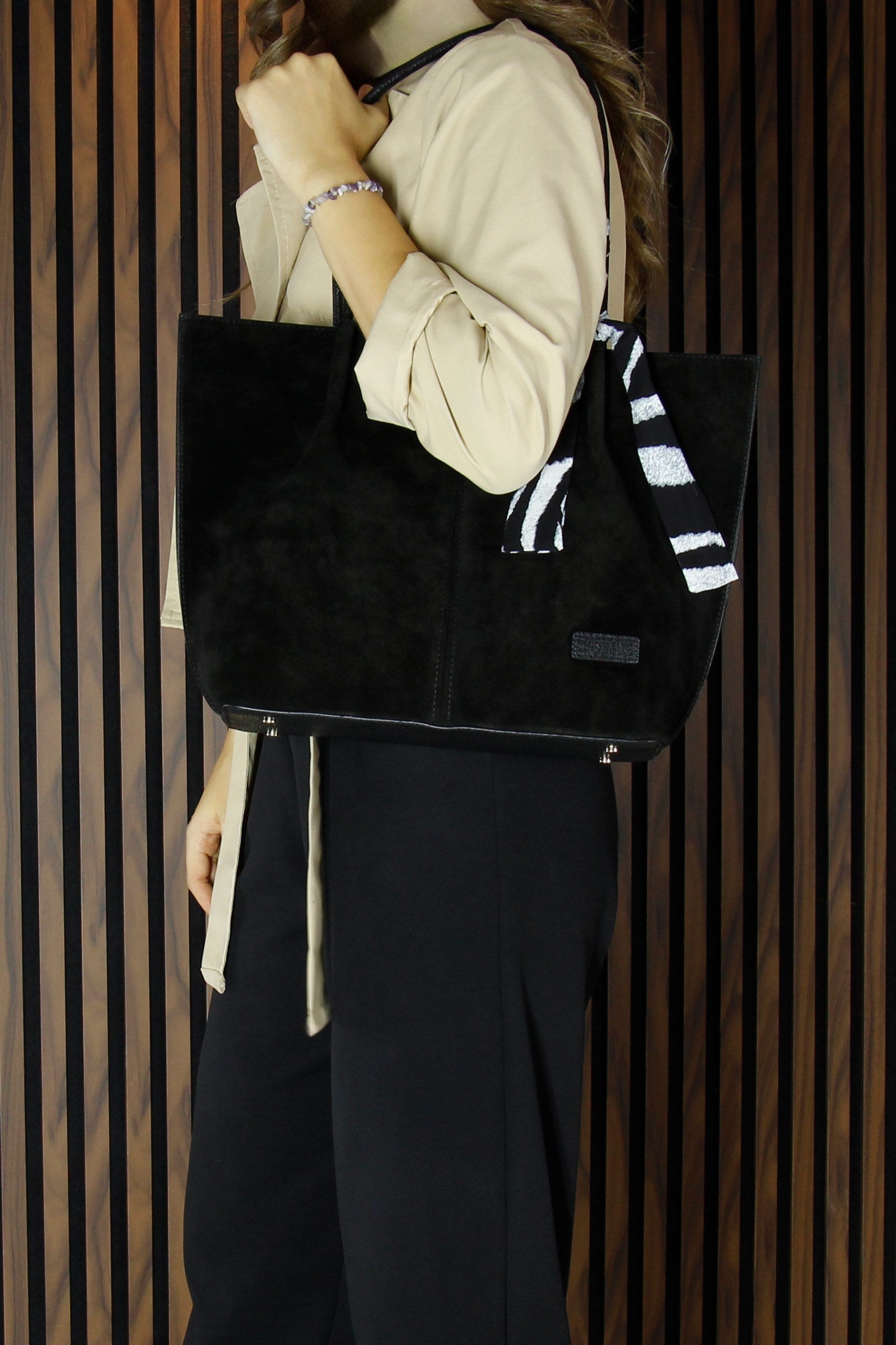 (VSN3093OC) Siyah Hakiki Dana Süet Manyetik Kapaklı Büyük Boy Günlük Omuz Çantası ve Askılı El Çantası