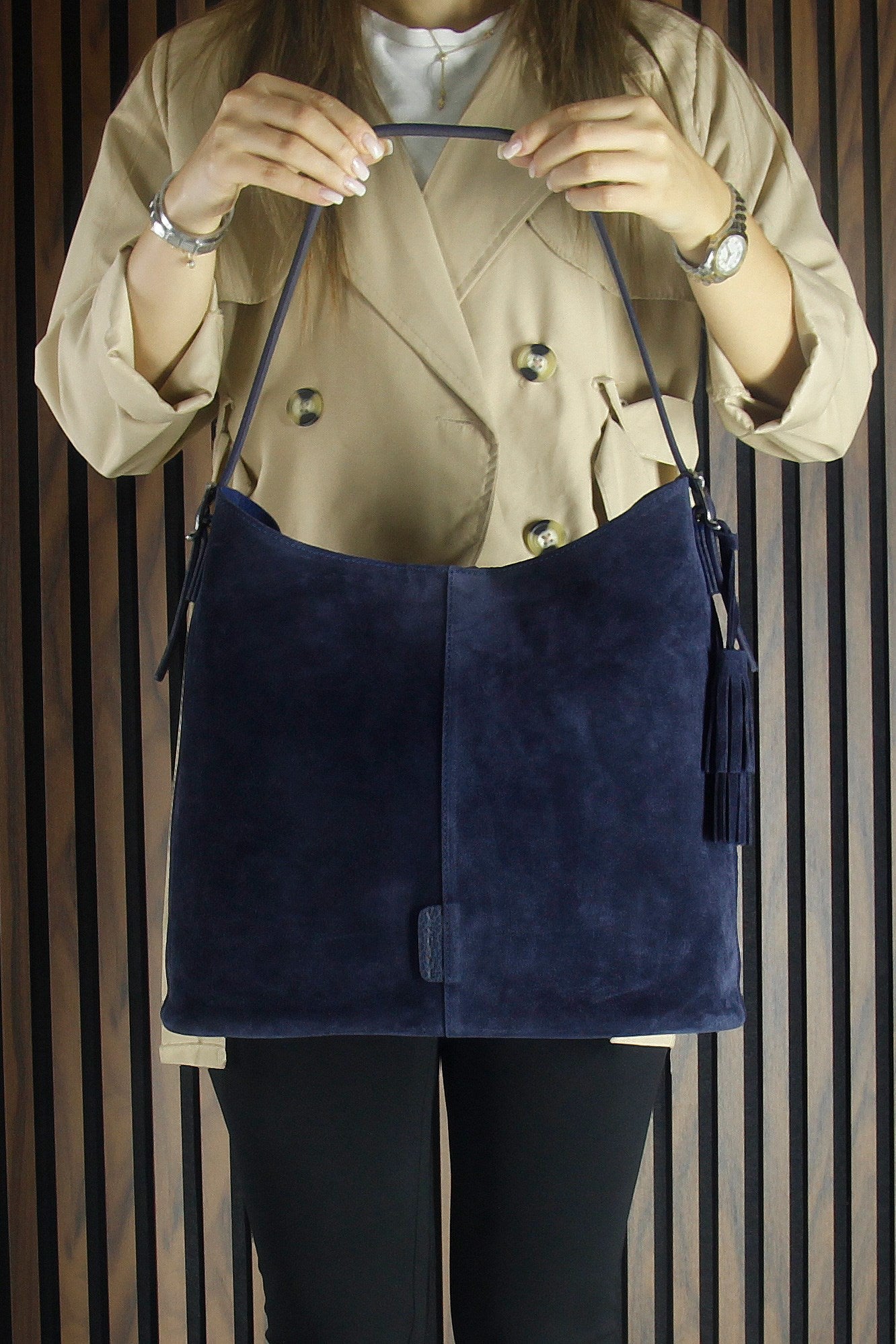 (VSN5016OC) Lacivert Hakiki Dana Süet Püsküllü Manyetik Kapaklı Büyük Boy Günlük Omuz Çantası ve El Çantası