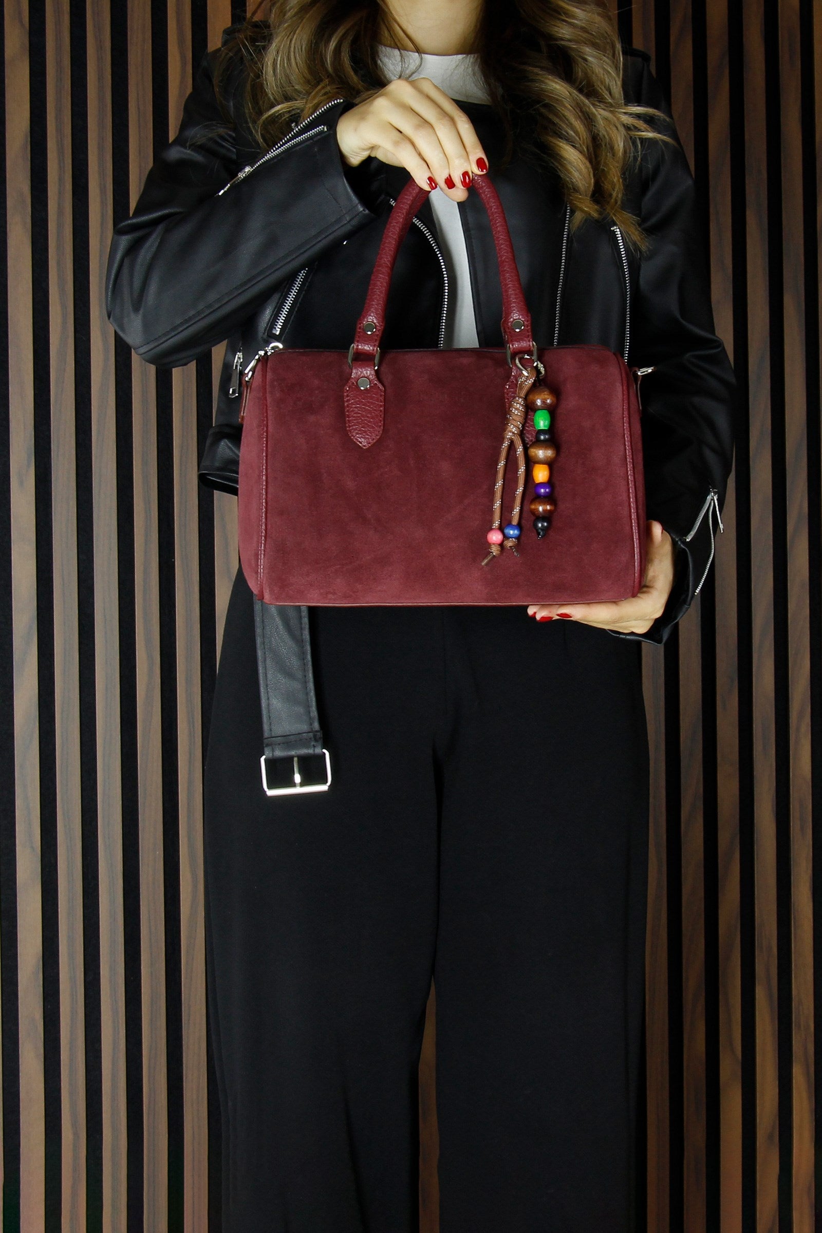 (VSN5011OC) Bordo Hakiki Dana Süet Fermuarlı İç Cepli Askılı Boncuk Aksesuarlı Günlük Büyük Boy Omuz Çantası
