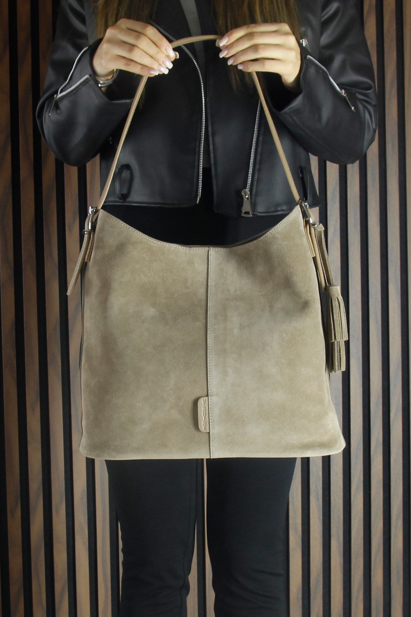 (VSN5016OC) Kum Hakiki Dana Süet Püsküllü Manyetik Kapaklı Büyük Boy Günlük Omuz Çantası ve El Çantası