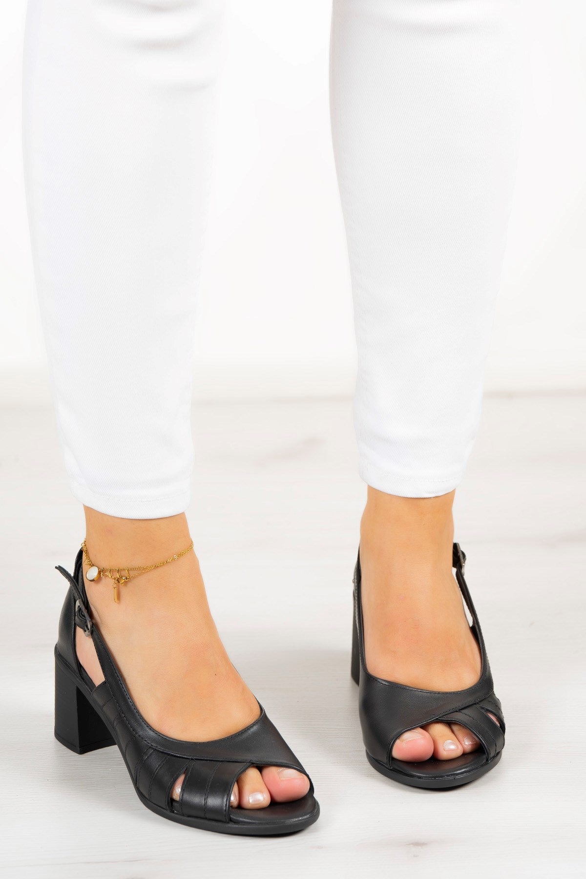 Karina Siyah Hakiki Deri Günlük Ayakkabı