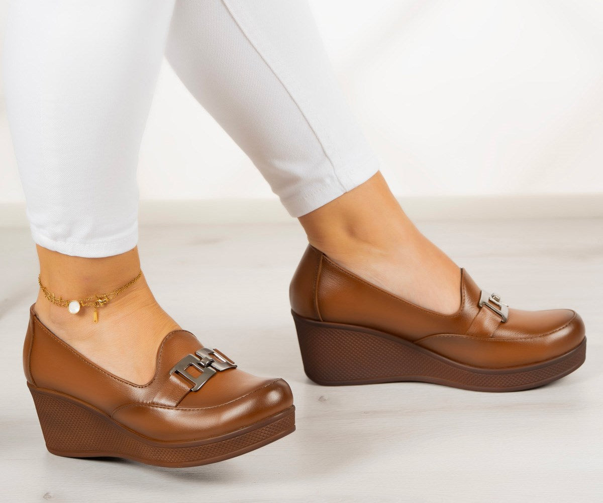 Dafne Taba Hakiki Deri Tokalı Yuvarlak Burun Dolgu Topuklu Günlük Ayakkabı