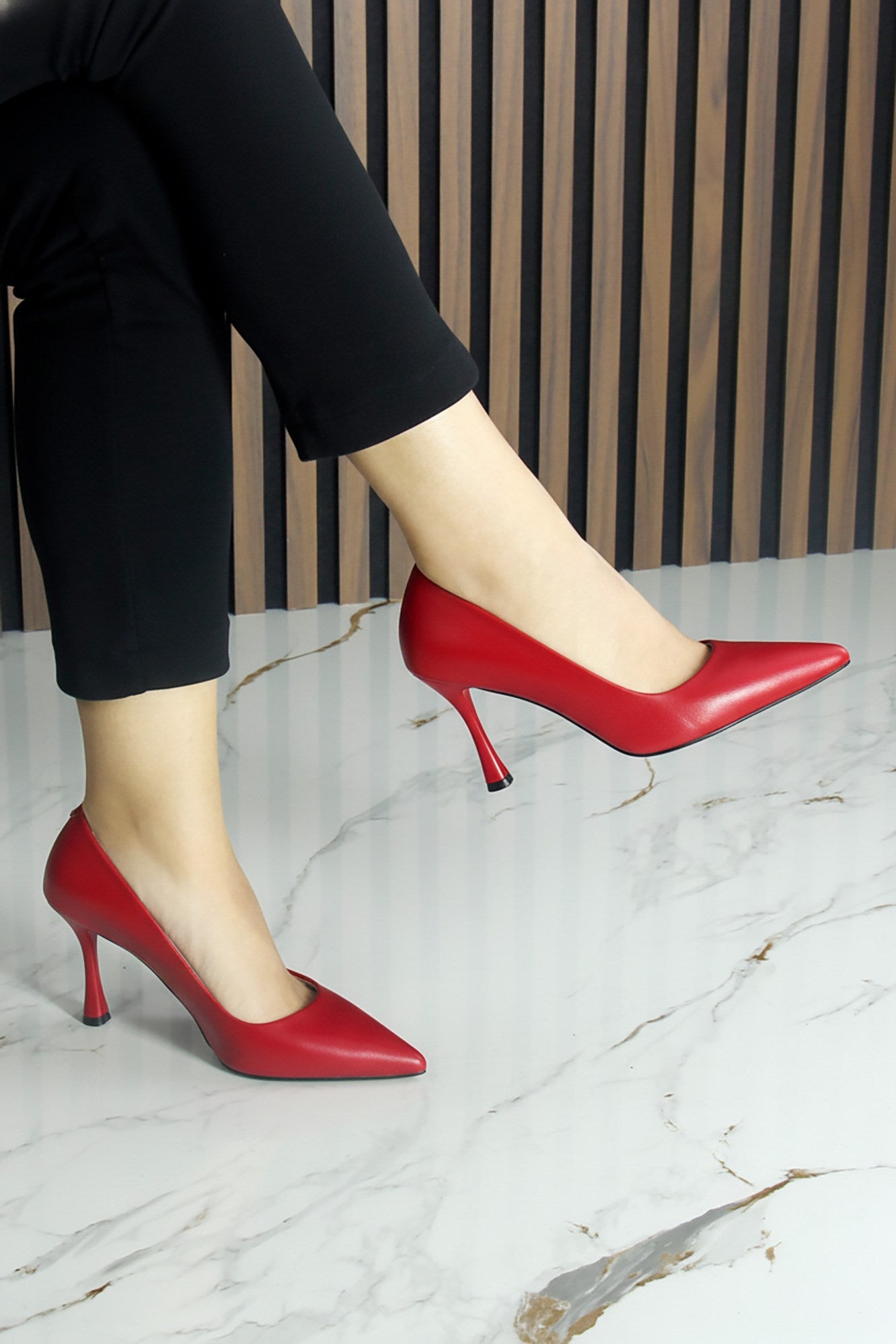 Suzanna Kırmızı Hakiki Dana Derisi Sivri Burun Klasik İnce Topuklu Ayakkabı