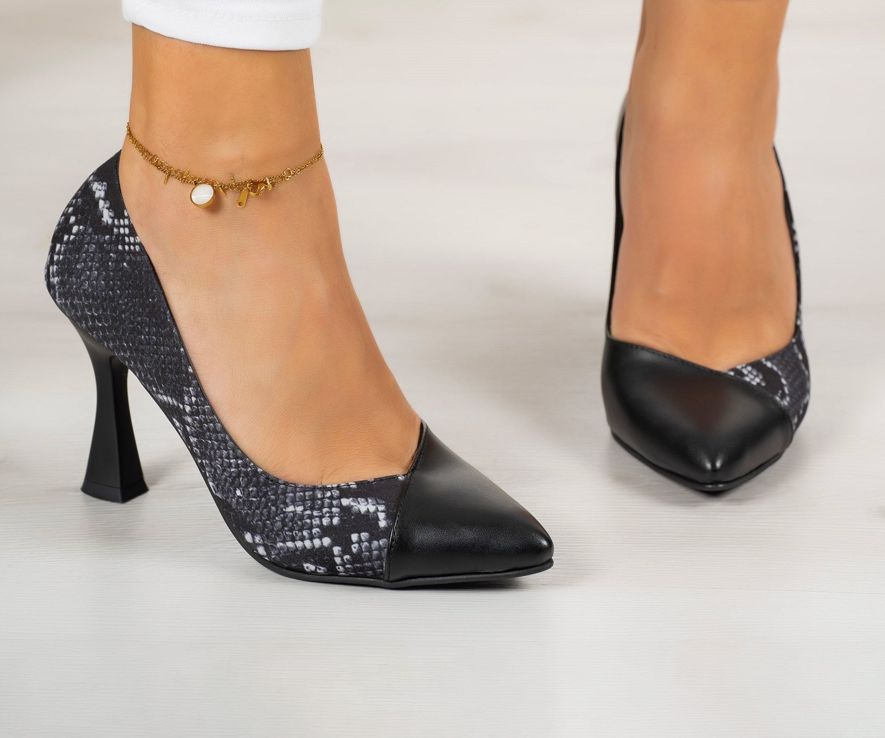 atqılı Plus Siyah Yılan İnce Kadeh Topuklu Klasik Ayakkabı