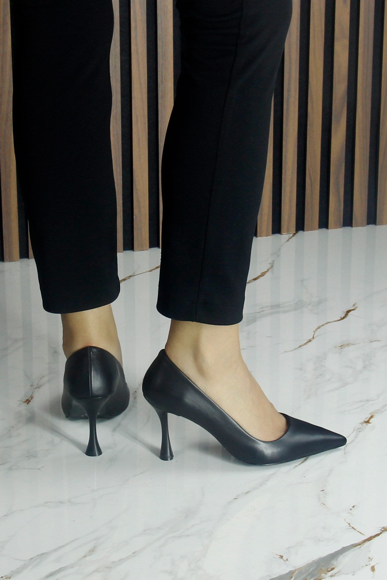 Suzanna Siyah Hakiki Dana Derisi Sivri Burun Klasik İnce Topuklu Ayakkabı