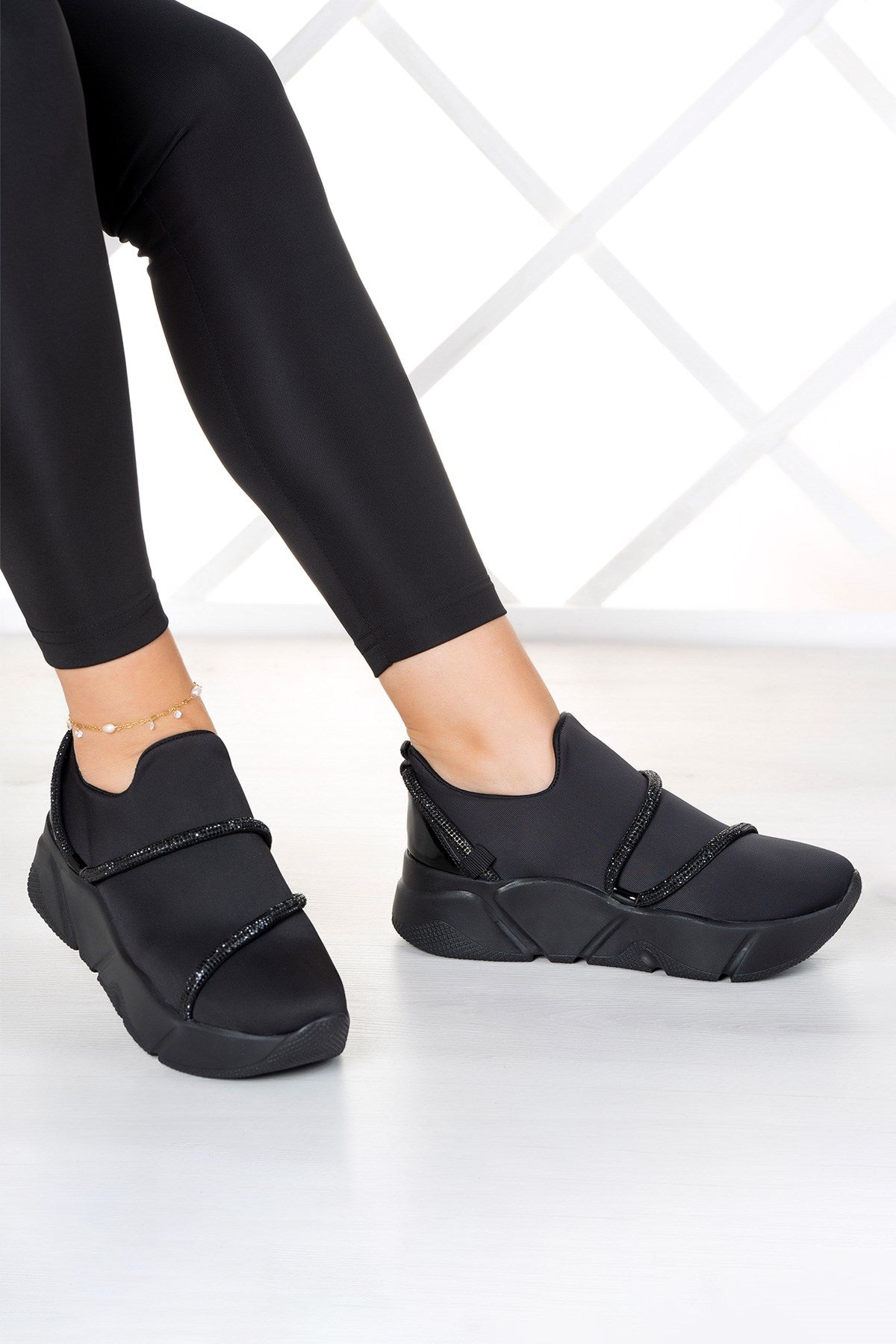 Barbara Siyah Streç Taşlı Sneaker
