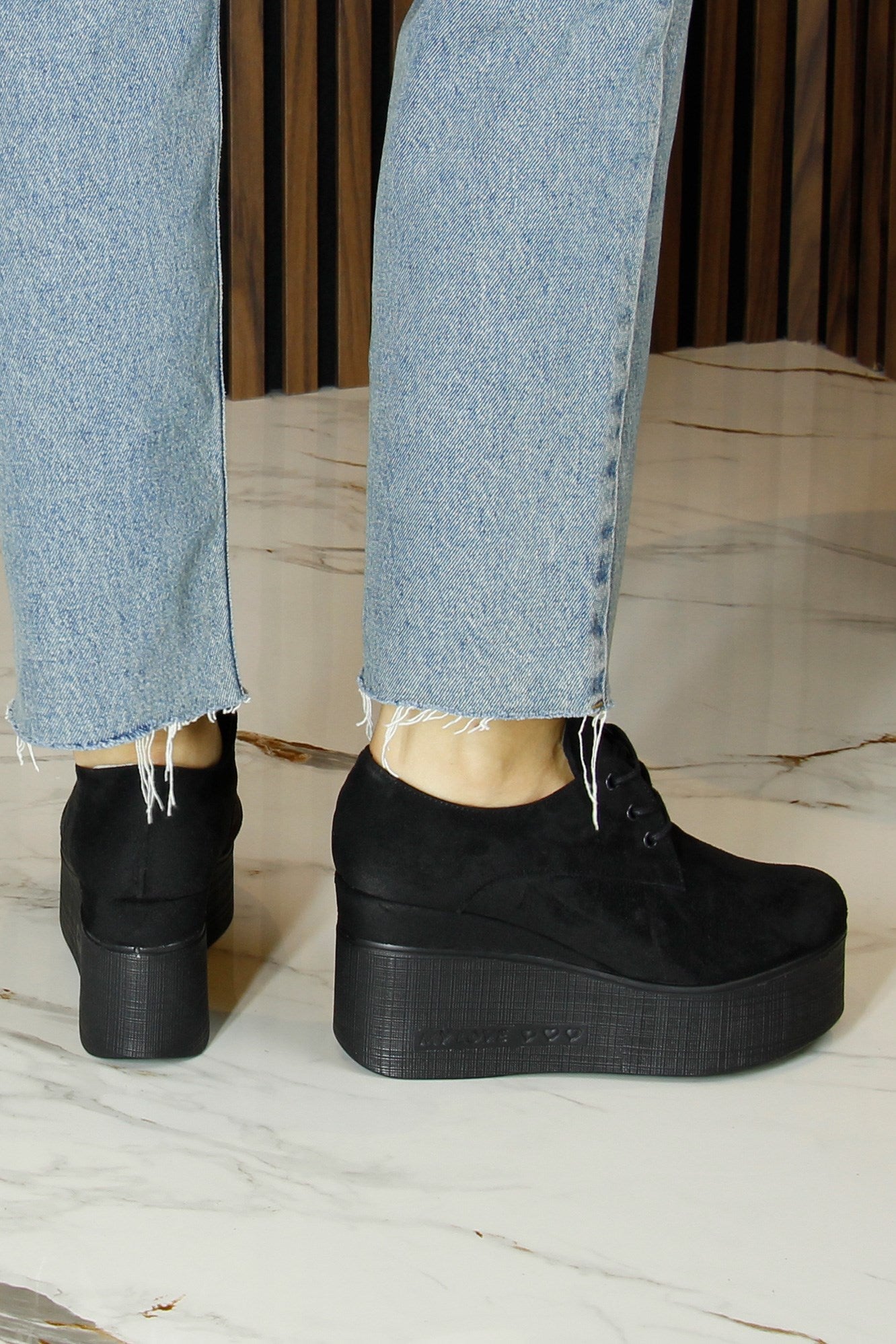 Apricity Siyah Süet Yuvarlak Burun Bağcıklı Gizli Dolgu Topuklu Günlük Ayakkabı