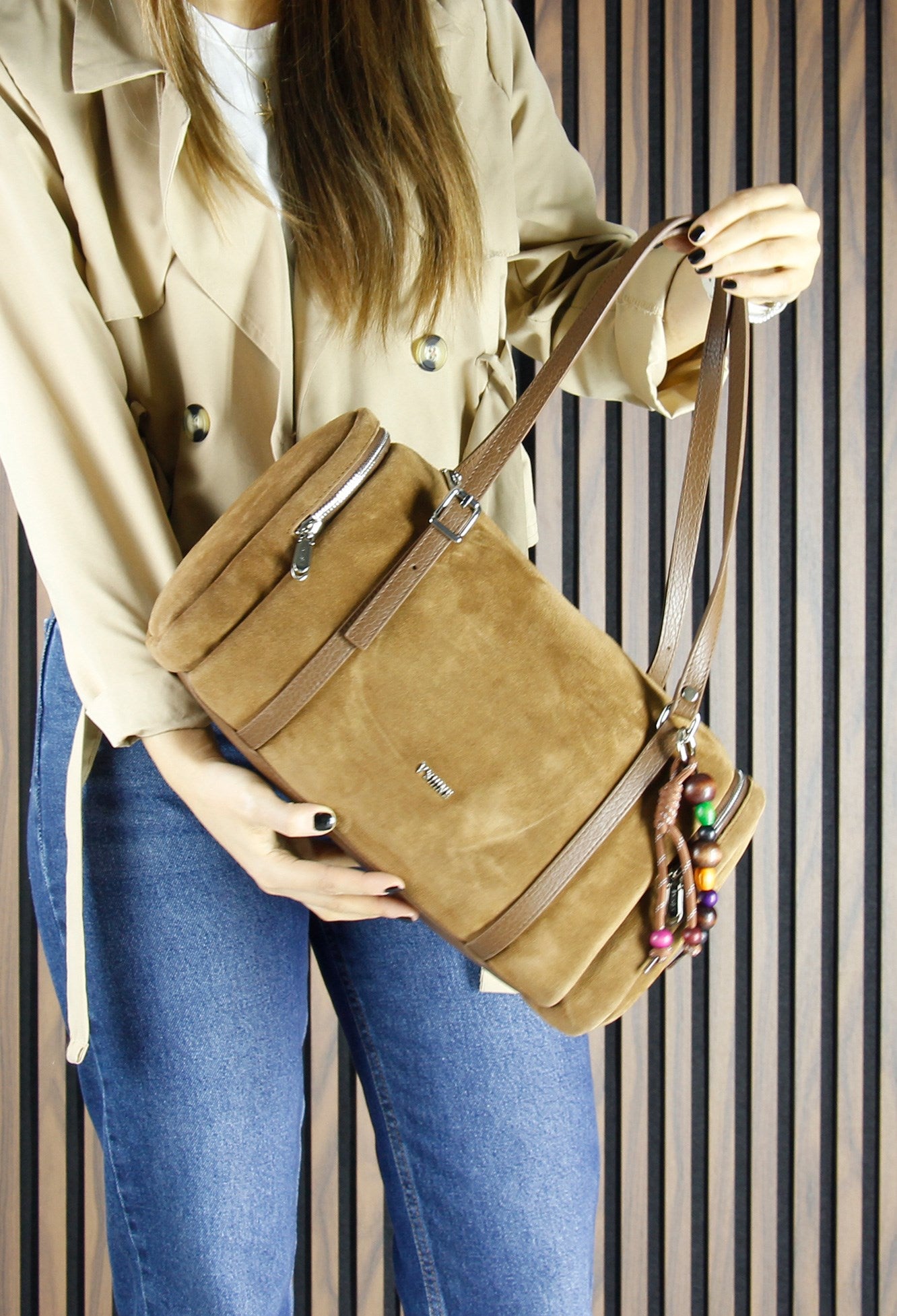 (VSN5020OC) Karamel Hakiki Dana Süet Fermuarlı Üç Bölmeli Boncuk Aksesuarlı Günlük Büyük Boy Omuz Çantası