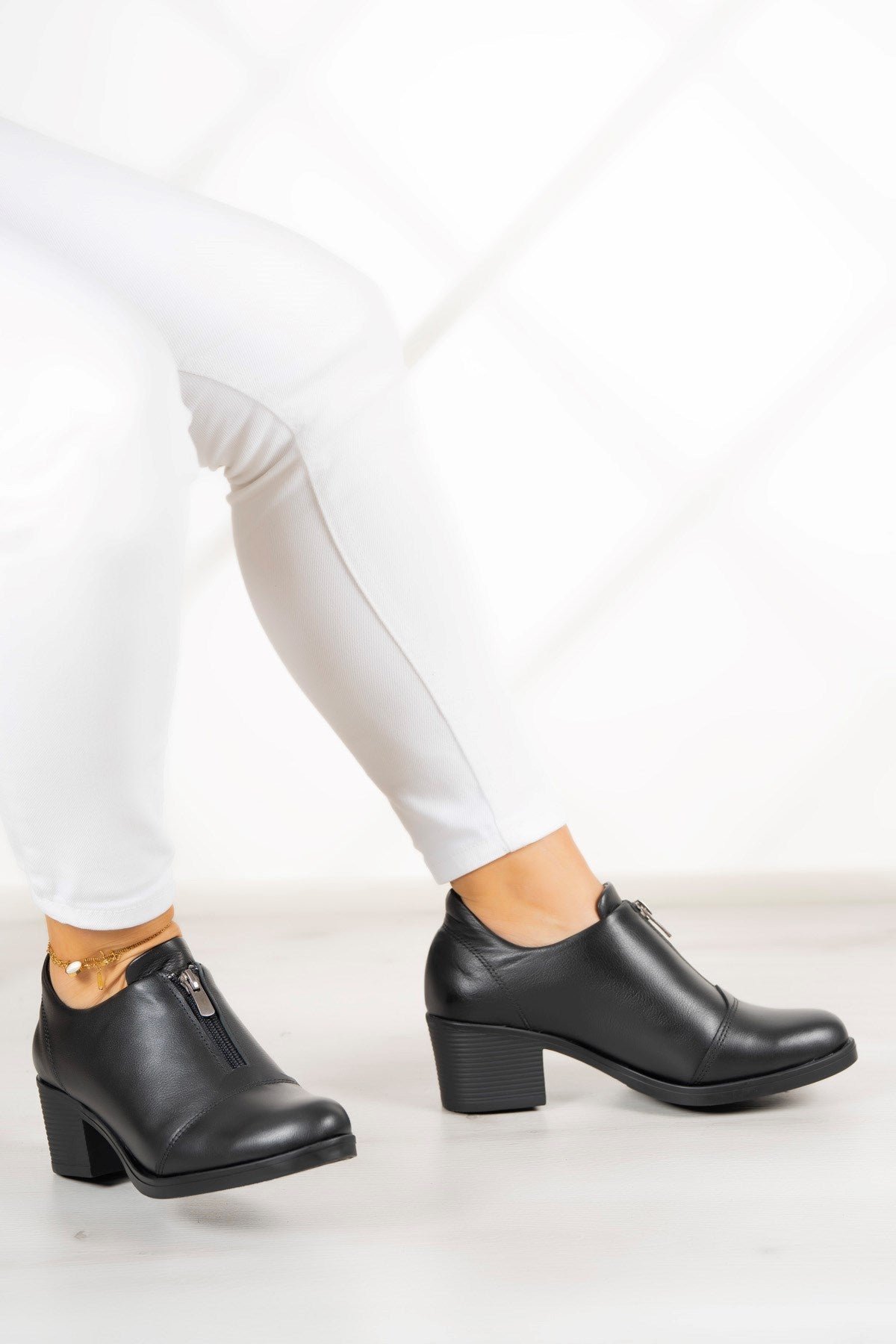 Brittany Siyah Hakiki Deri Fermuarlı Kalın Topuklu Günlük Ayakkabı