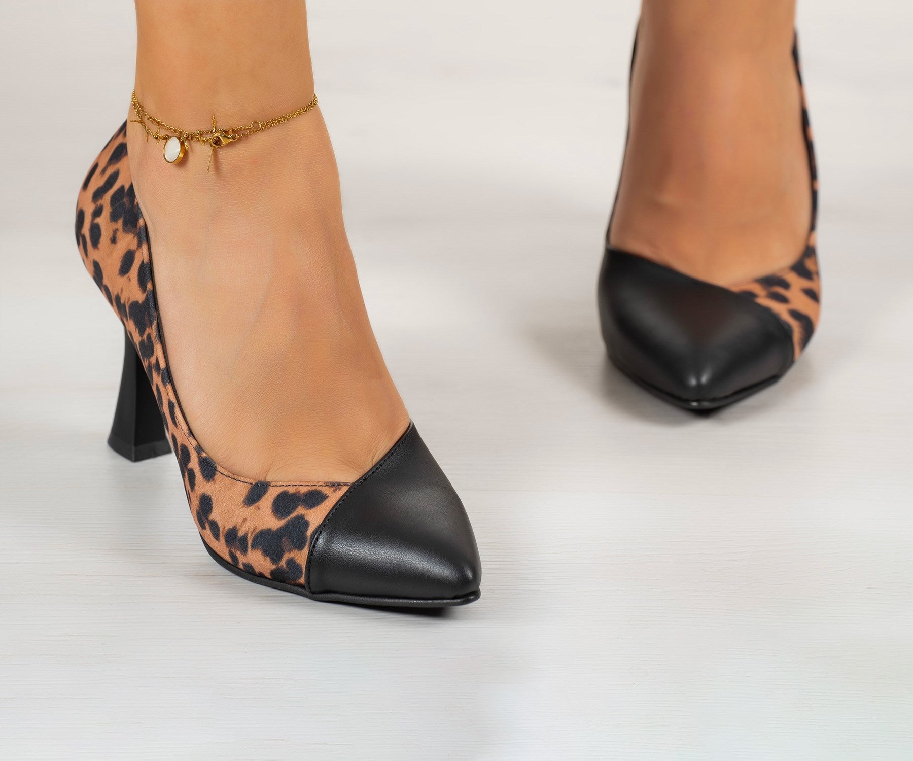 Jatqılı Plus Siyah Leopar İnce Kadeh Topuklu Klasik Ayakkabı