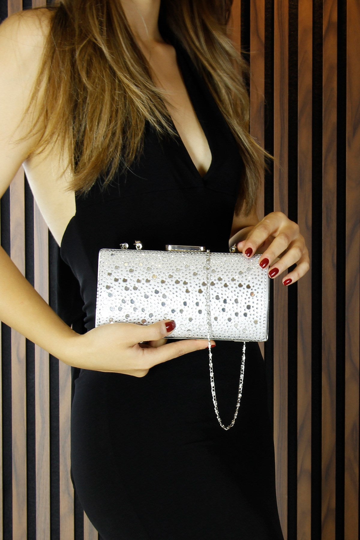 (ES0022AC) Gümüş Saten Damla Kristal Taşlı Metal Saplı Zincirli Abiye El Çantası