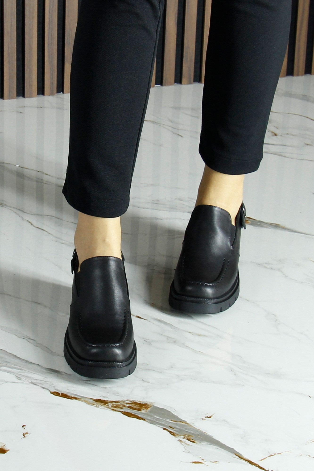 [MAX 5045] Siyah Hakiki Dana Derisi Lastikli Tokalı Kalın Topuklu Günlük Loafer Ayakkabı