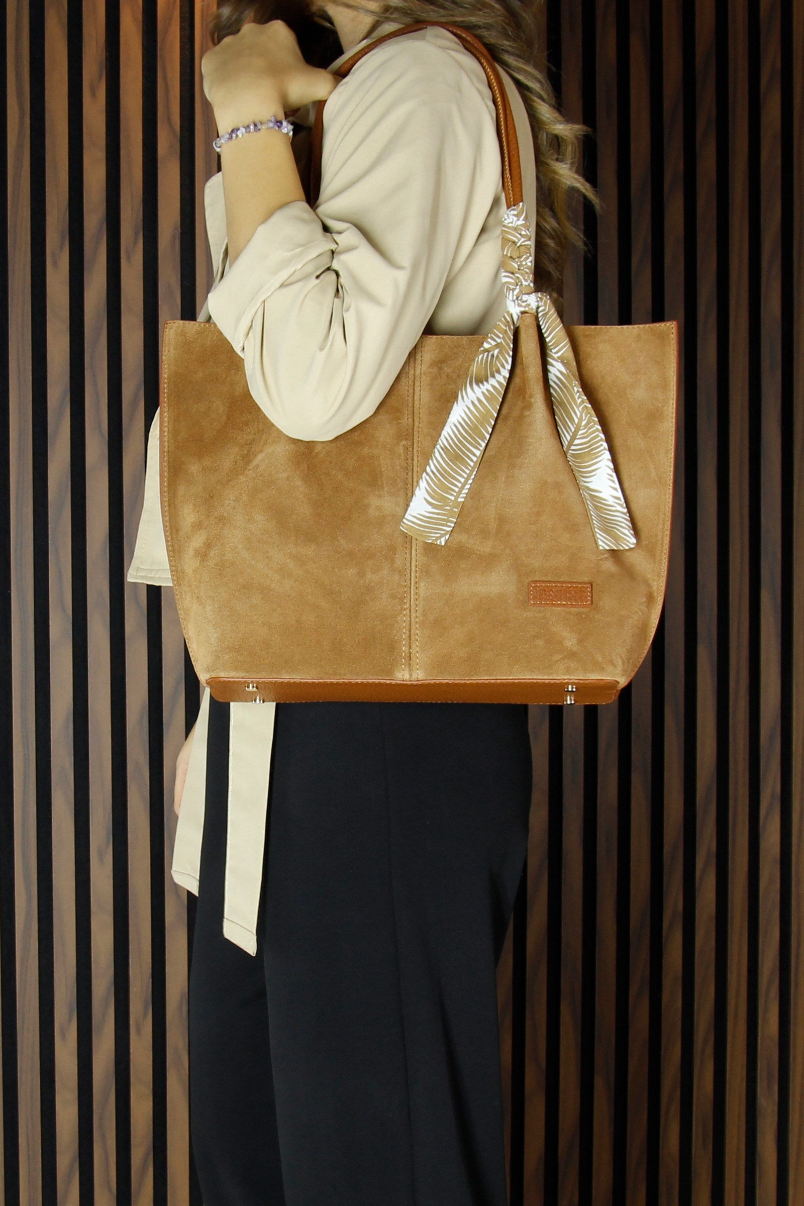 (VSN3093OC) Taba Hakiki Dana Süet Manyetik Kapaklı Büyük Boy Günlük Omuz Çantası ve Askılı El Çantası