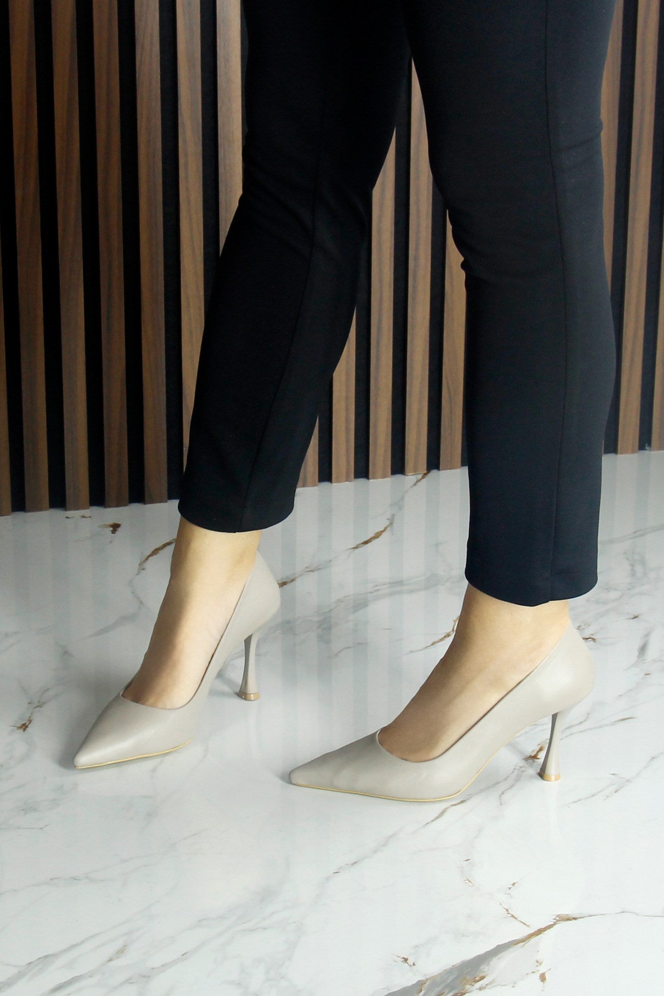 Suzanna Vizon Hakiki Dana Derisi Sivri Burun Klasik İnce Topuklu Ayakkabı