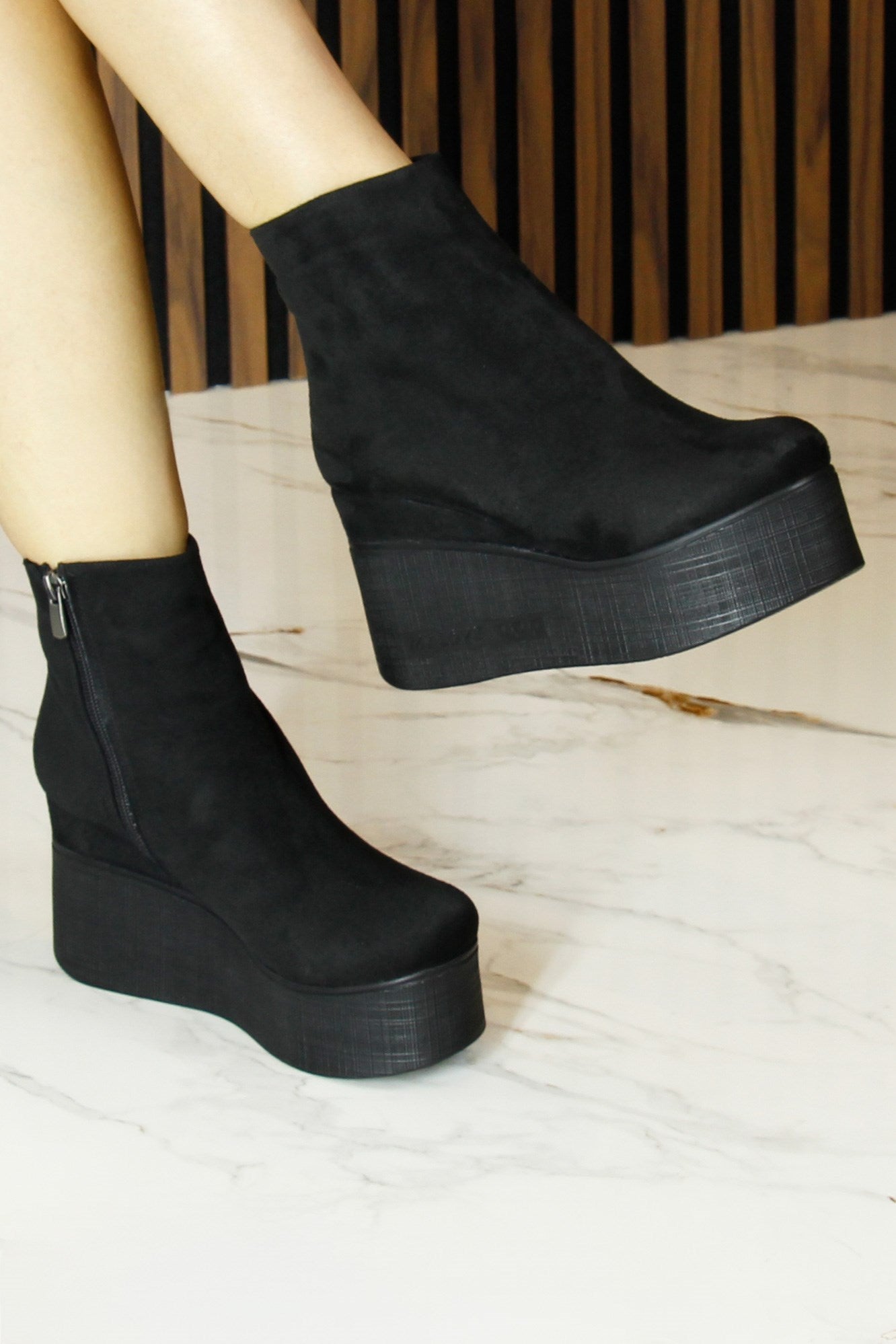 Chione Siyah Süet Kürk Astarlı Fermuarlı Yuvarlak Burun Gizli Dolgu Topuklu Bot