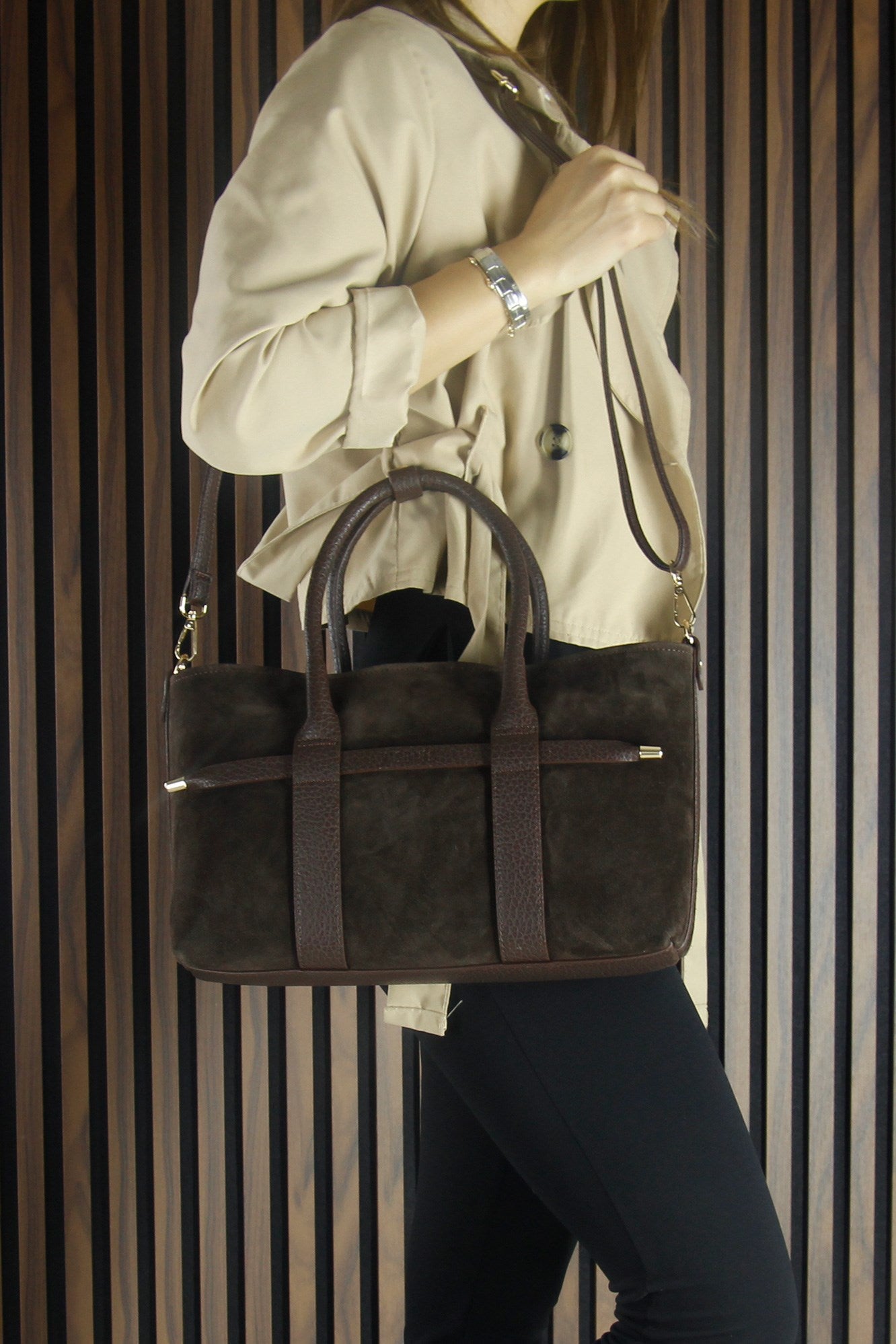 (VSN5014OC) Bitter Hakiki Dana Süet Fermuarlı Üç Bölmeli İç Cepli Askılı Orta Boy Günlük Omuz Çantası