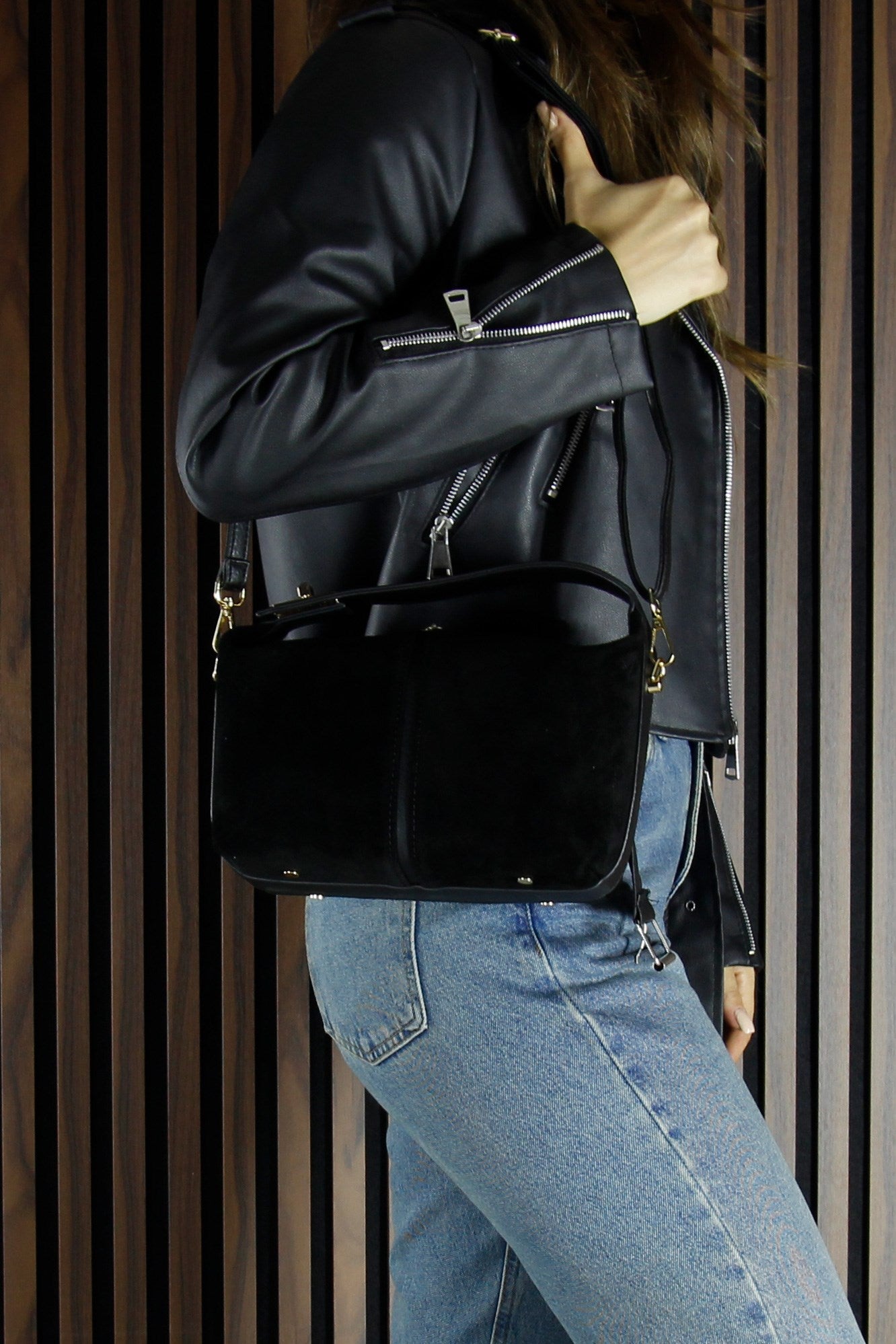 (VSN5009OC) Siyah Hakiki Dana Süet Fermuarlı Askılı İç Cepli Orta Boy Günlük Omuz Çantası