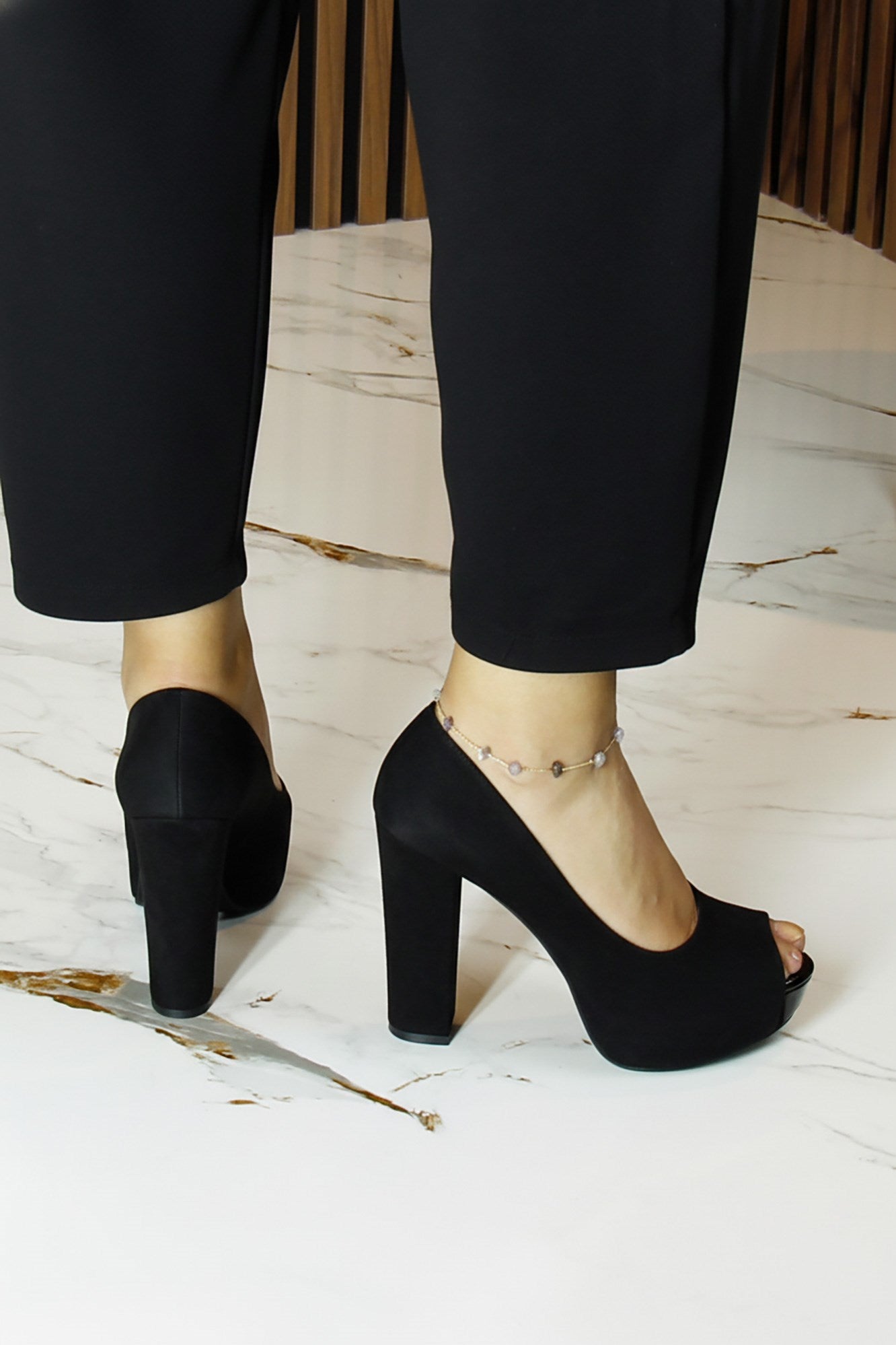 Carolina Siyah Süet Önü Açık Yuvarlak Burun Kalın Platform Topuklu Abiye Ayakkabı