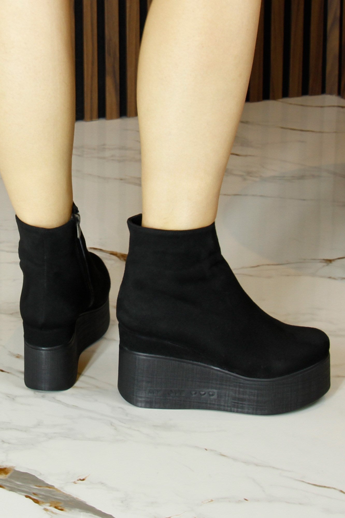 Chione Siyah Süet Kürk Astarlı Fermuarlı Yuvarlak Burun Gizli Dolgu Topuklu Bot