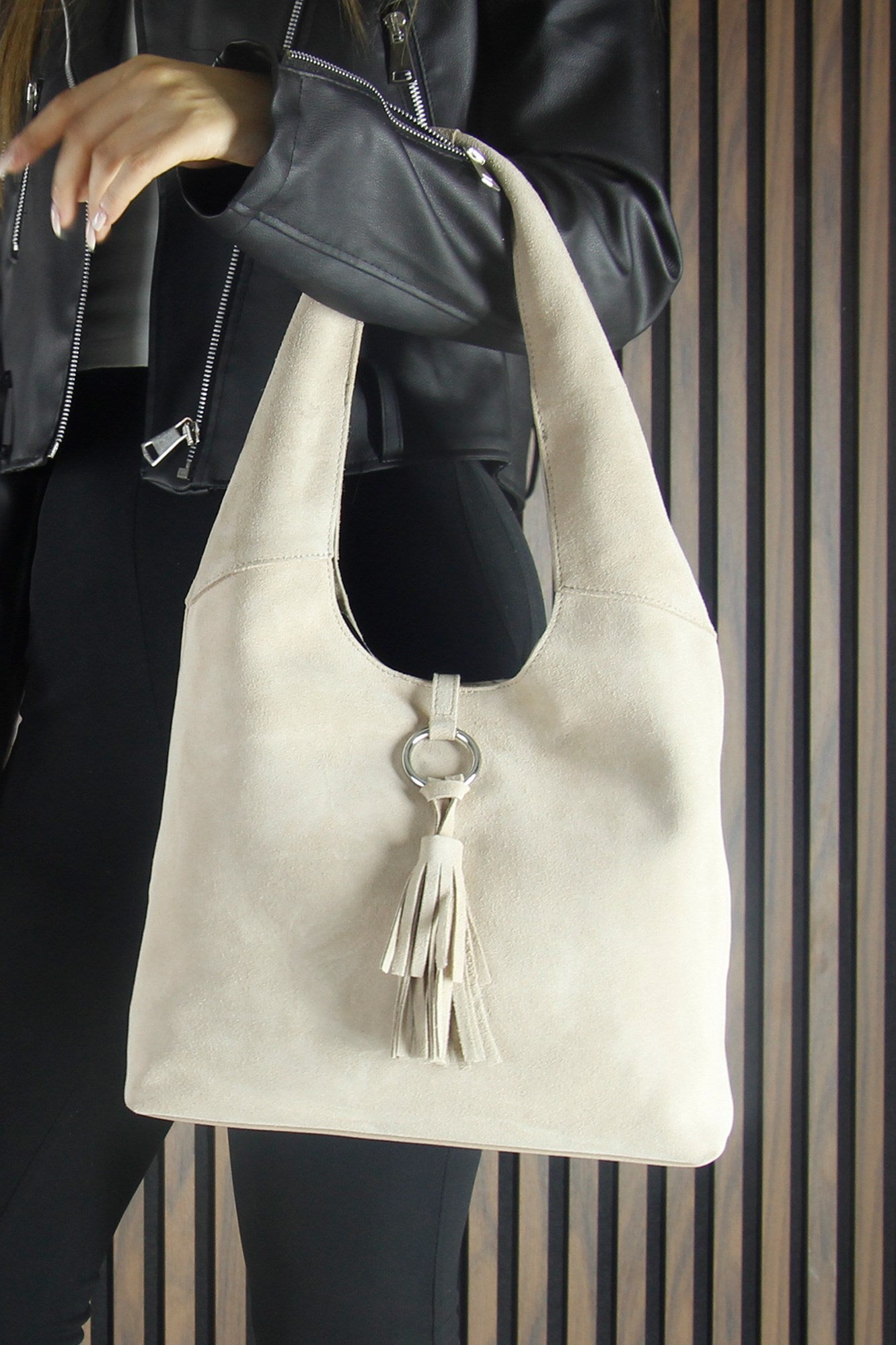 (VSN5015OC) Bej Hakiki Dana Süet Püsküllü Manyetik Kapaklı Orta Boy Günlük Omuz Çantası