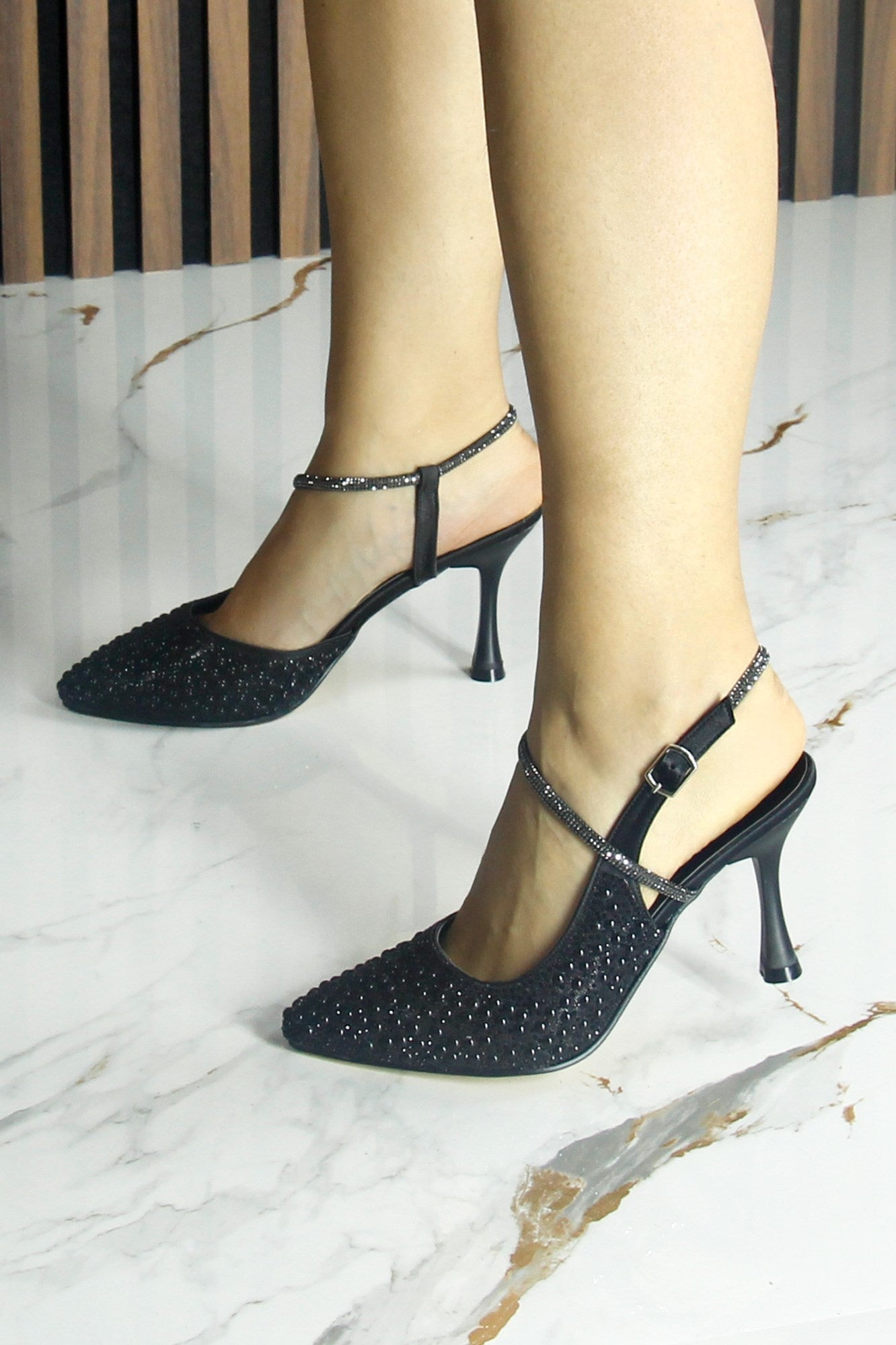 Perola Siyah Saten Taşlı İncili Arkası Açık Sivri Burun İnce Topuklu Abiye Ayakkabı