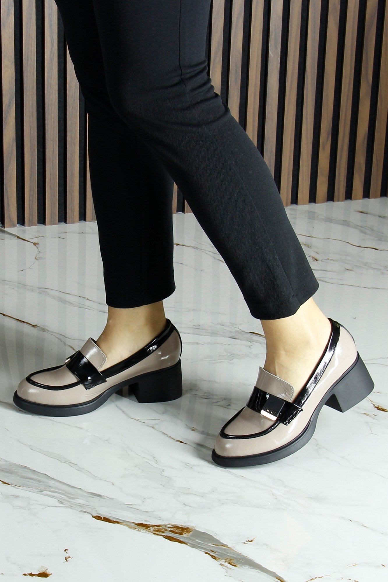 [MAX 54-141] Vizon Siyah Rugan Hakiki Dana Derisi Tokalı Kalın Topuklu Günlük Loafer Ayakkabı