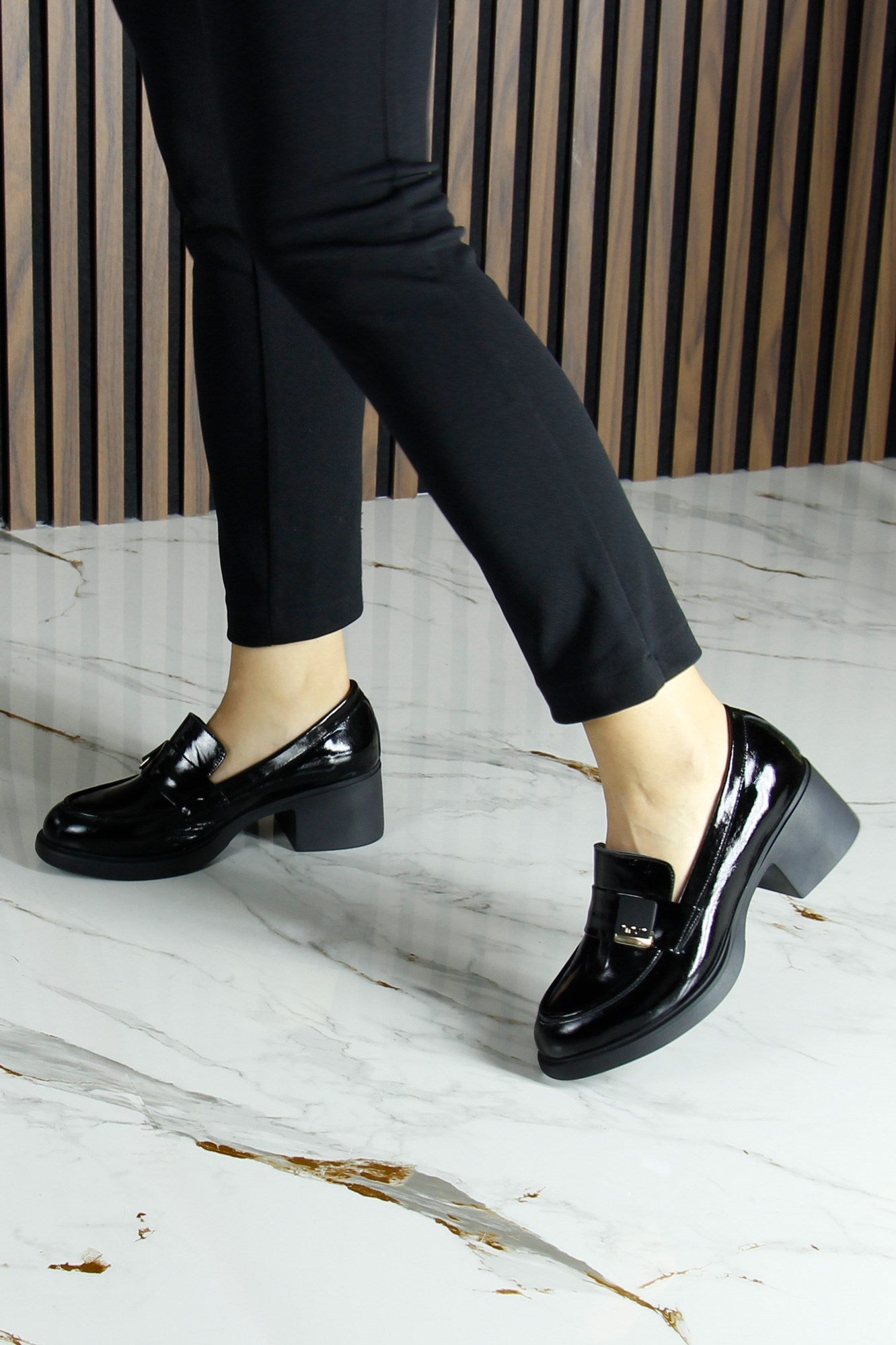 Siyah Rugan Hakiki Dana Derisi Tokalı Kalın Topuklu Günlük Loafer Ayakkabı