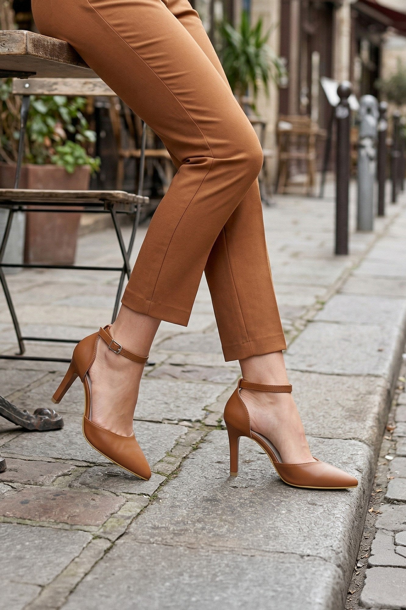 Sindy Taba Vegan Bantlı İnce Topuklu Stiletto Ayakkabı