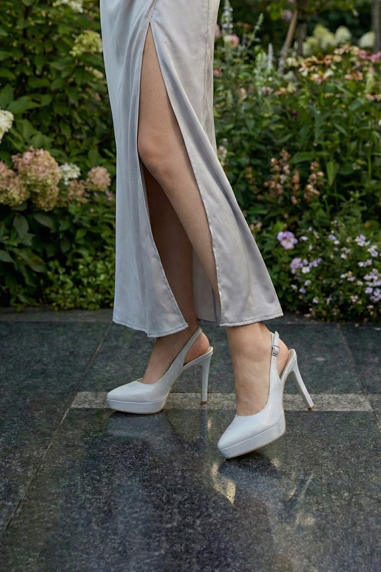 Scarlett Slingback Gümüş Saten Sivri Burun Arkası Açık İnce Platform Topuklu Abiye Ayakkabı