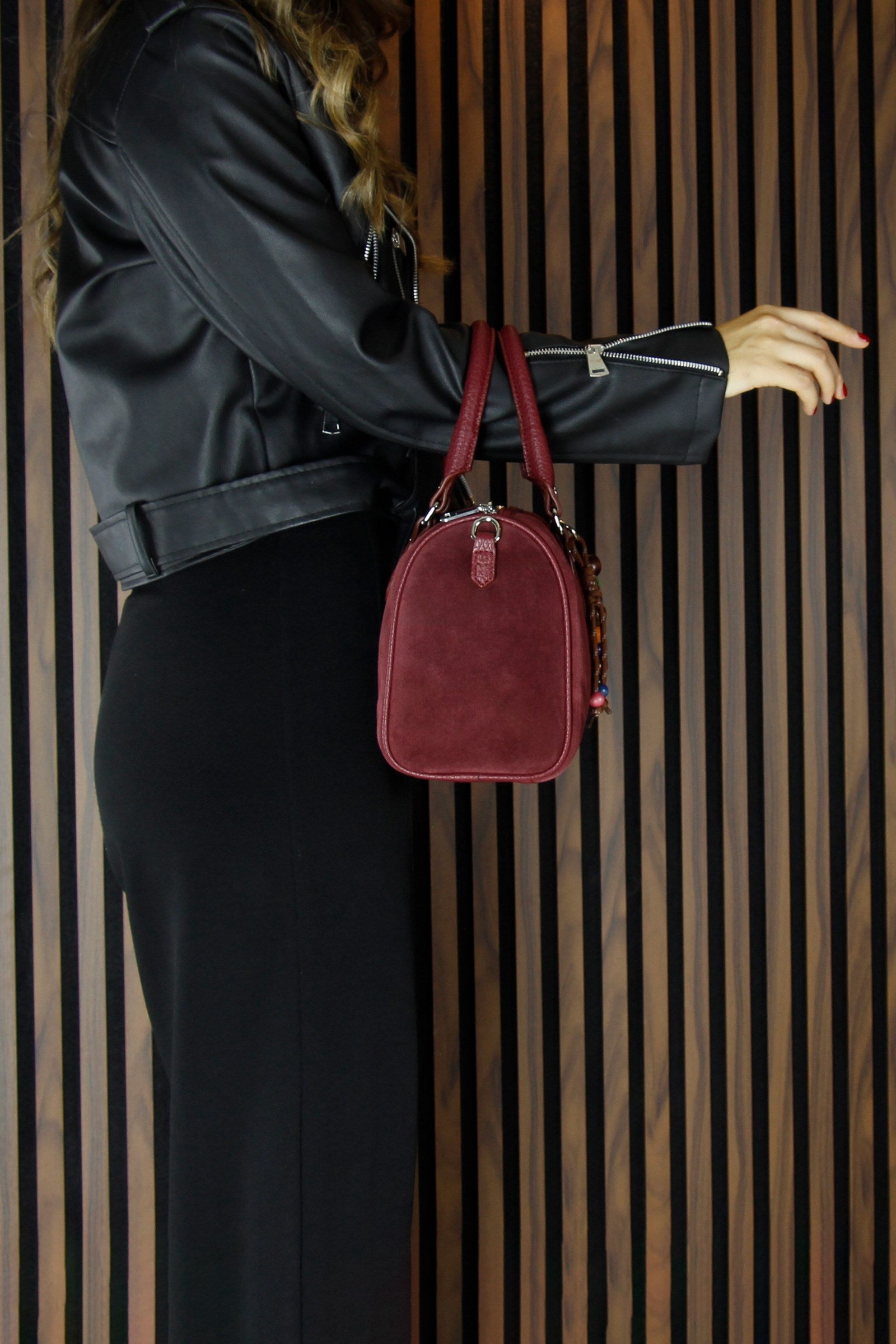 (VSN5011OC) Bordo Hakiki Dana Süet Fermuarlı İç Cepli Askılı Boncuk Aksesuarlı Günlük Büyük Boy Omuz Çantası