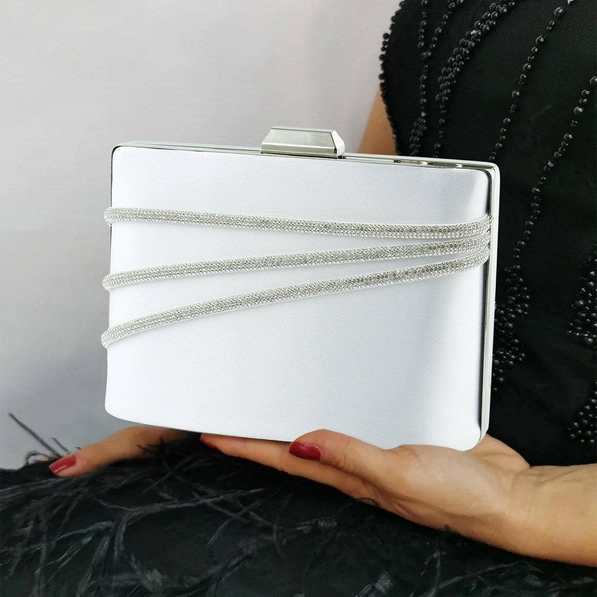 (ES0016AC) Gümüş Saten Kristal Taşlı Metal Saplı Zincir Askılı Abiye Çanta