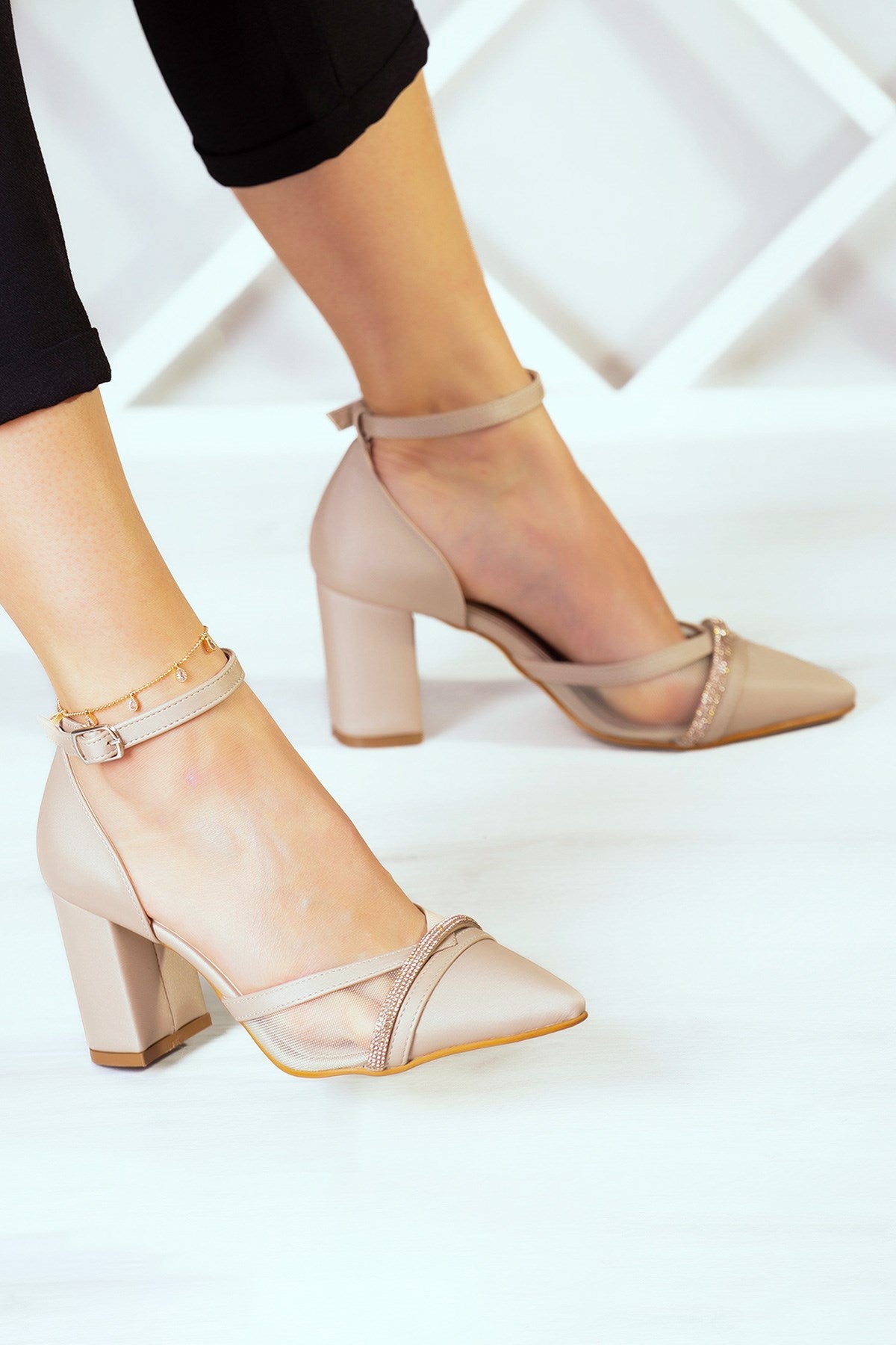 Molly Ten Saten Taşlı Fileli Kalın Topuklu Ayakkabı