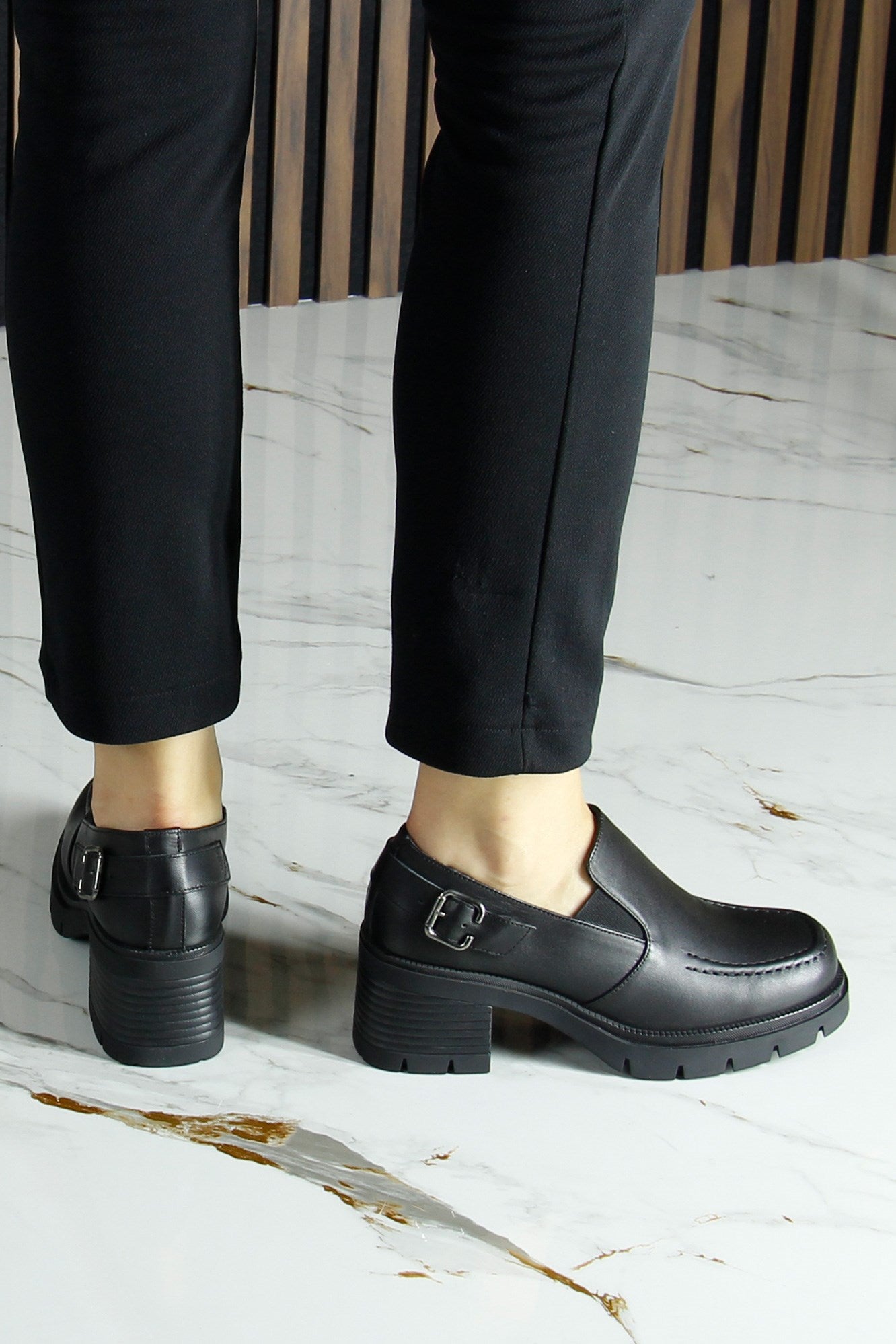 [MAX 5045] Siyah Hakiki Dana Derisi Lastikli Tokalı Kalın Topuklu Günlük Loafer Ayakkabı
