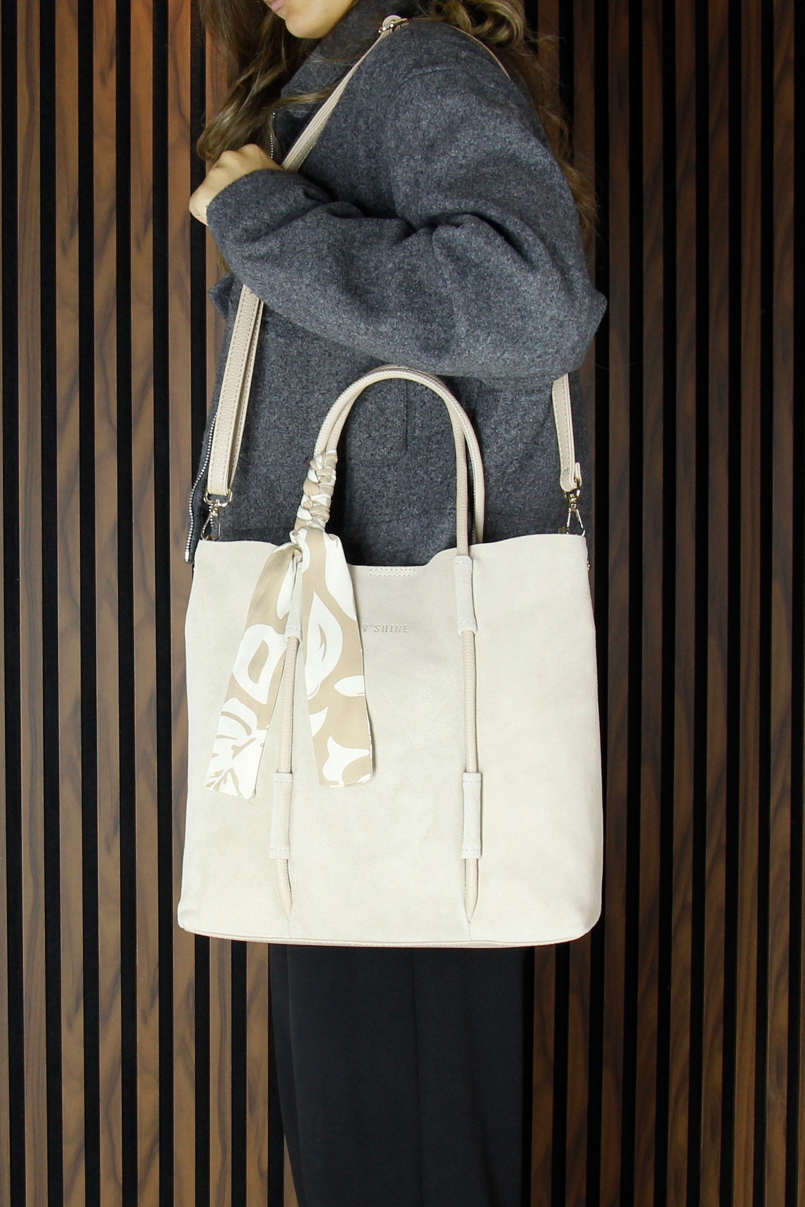 (VSN5013OC) Bej Hakiki Dana Süet Manyetik Kapaklı Fermuarlı İç Cepli Askılı Büyük Boy Günlük Omuz Çantası