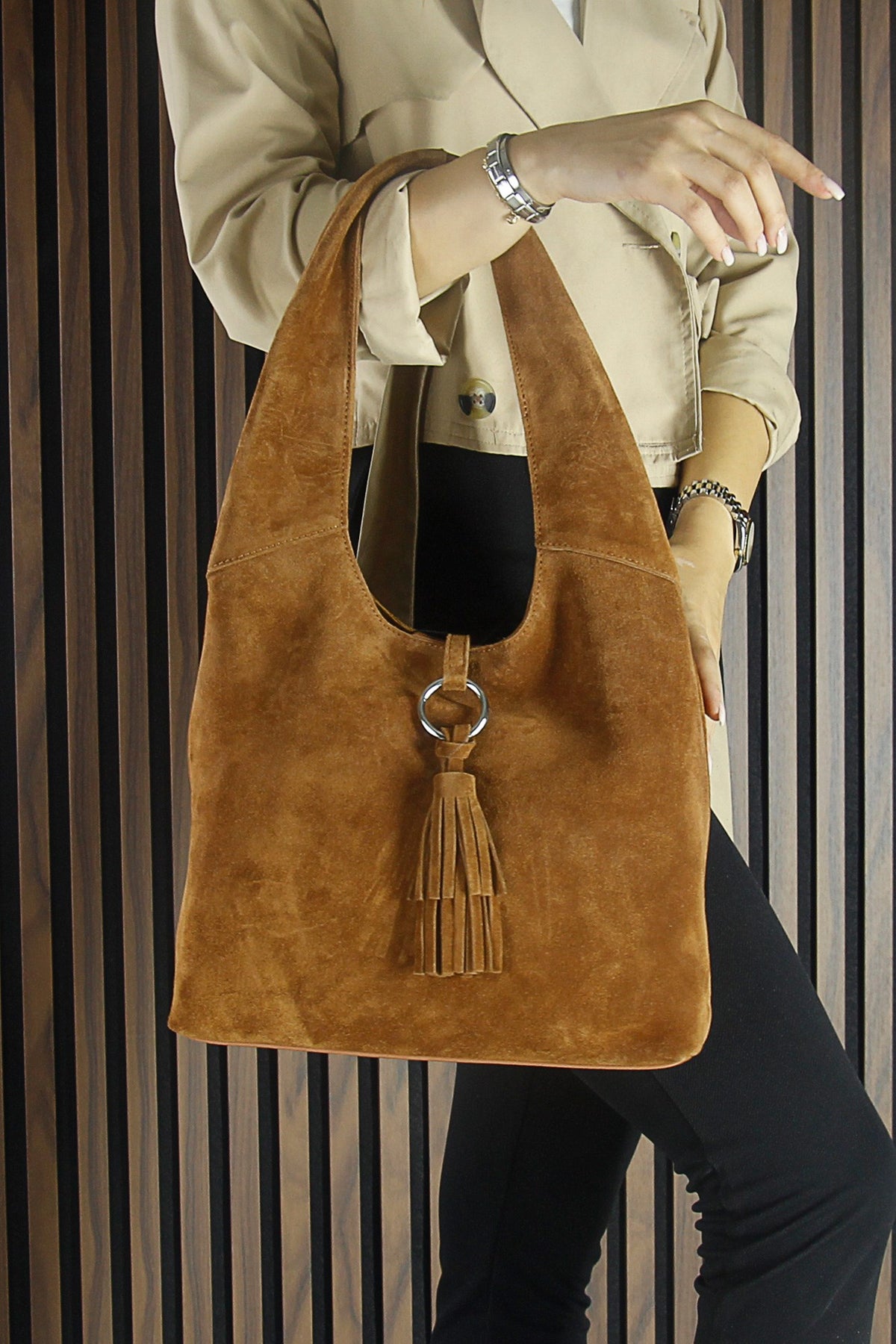 (VSN5015OC) Taba Hakiki Dana Süet Püsküllü Manyetik Kapaklı Orta Boy Günlük Omuz Çantası