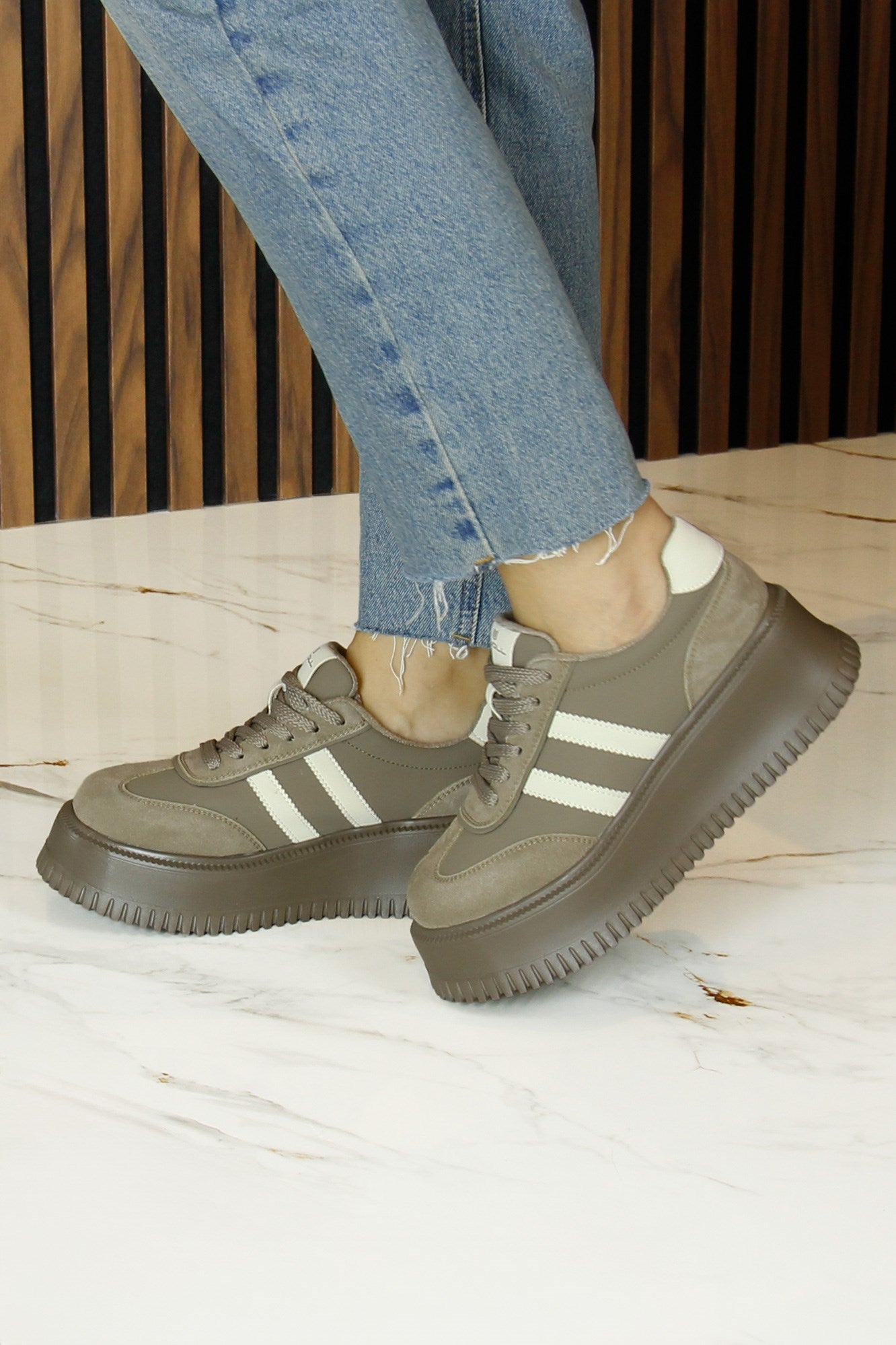 [8031] Kahverengi Vegan Süet Yuvarlak Burun Bağcıklı Flatform Taban Günlük Sneaker Spor Ayakkabı