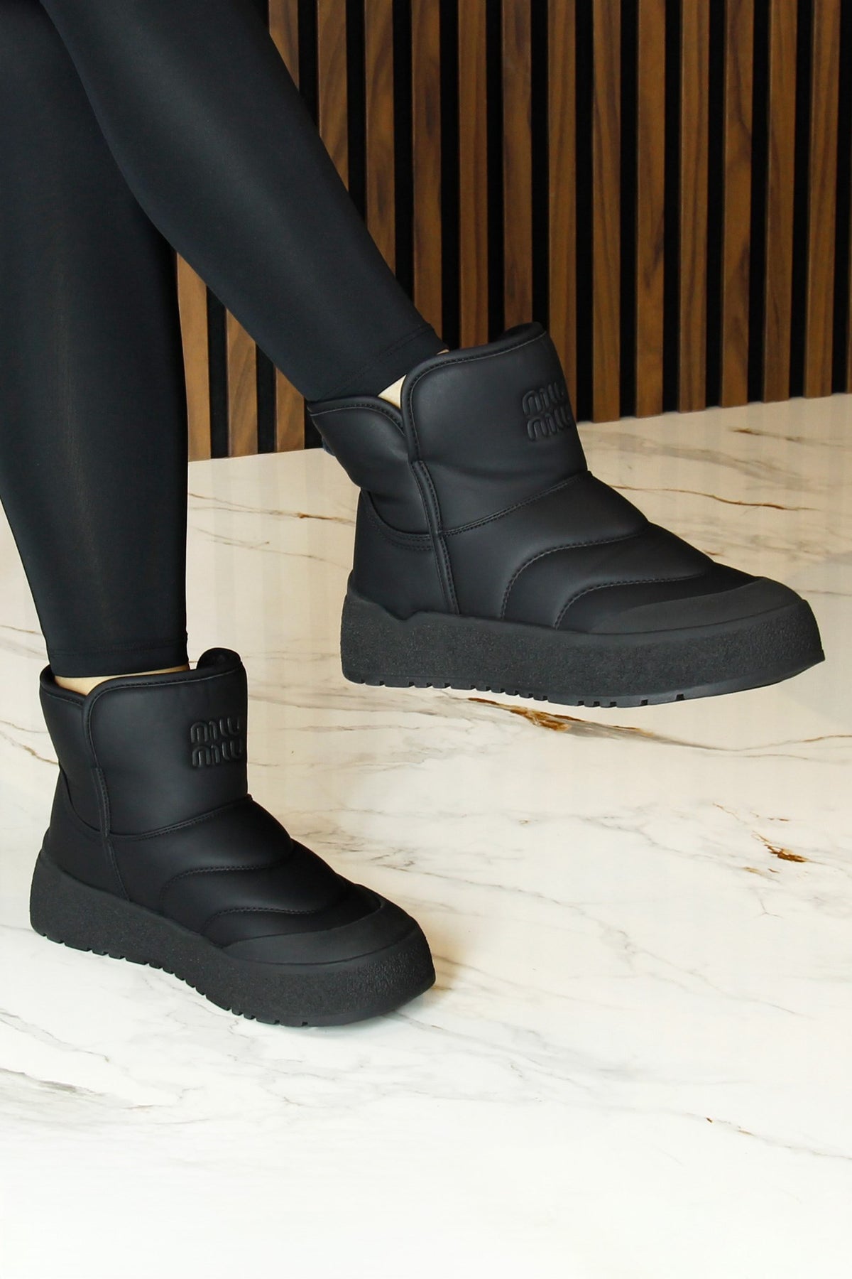 [8052] Siyah Vegan Kürk Astarlı Yuvarlak Burun Günlük Bot