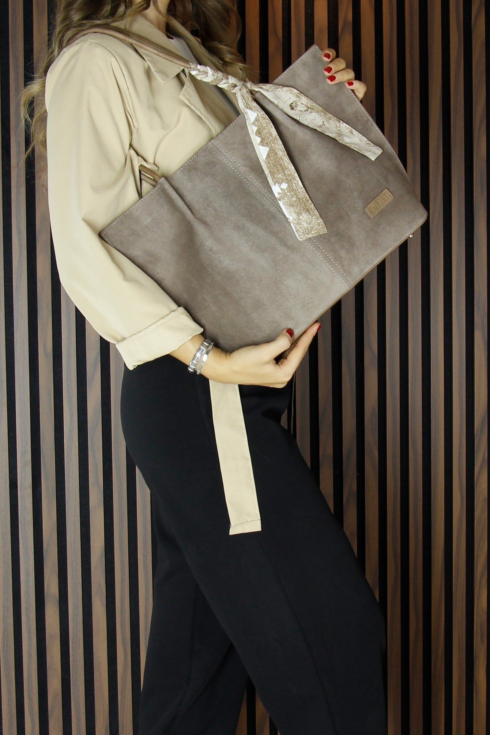 (VSN3093OC) Vizon Hakiki Dana Süet Manyetik Kapaklı Büyük Boy Günlük Omuz Çantası ve Askılı El Çantası