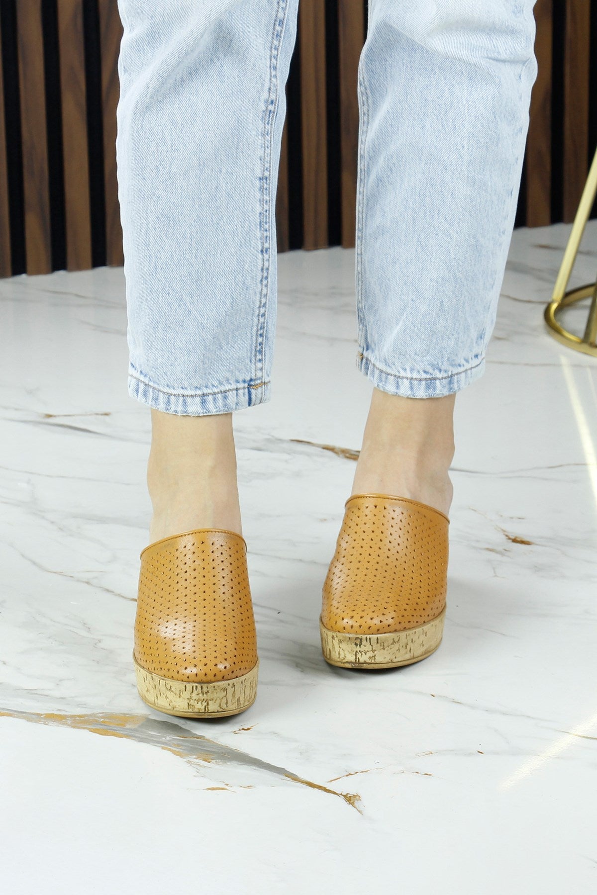 Aria Taba Hakiki Dana Derisi Önü Kapalı Mantar Taban Görünümlü Dolgu Topuklu Terlik