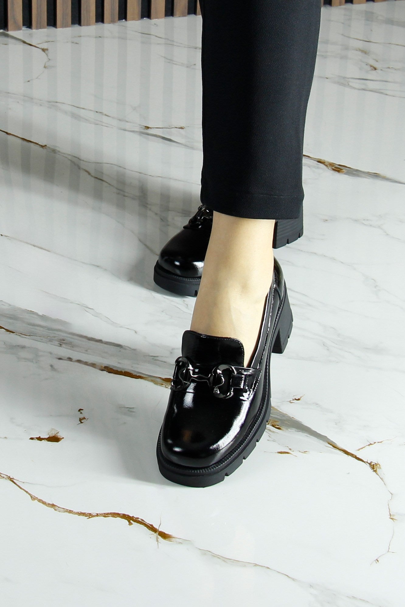 [MAX 5040] Siyah Rugan Hakiki Dana Derisi Tokalı Kalın Topuklu Günlük Loafer Ayakkabı